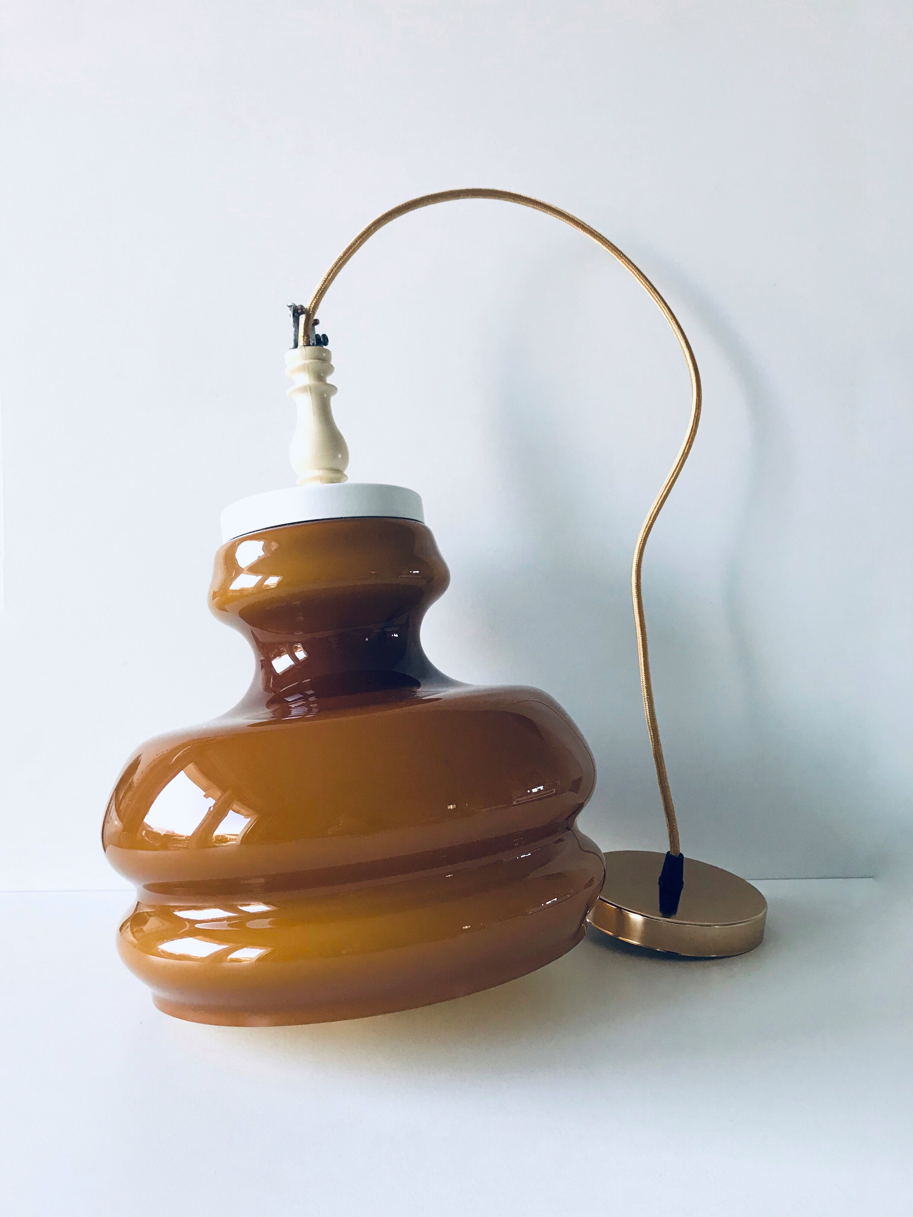 Caramel opaline suspension