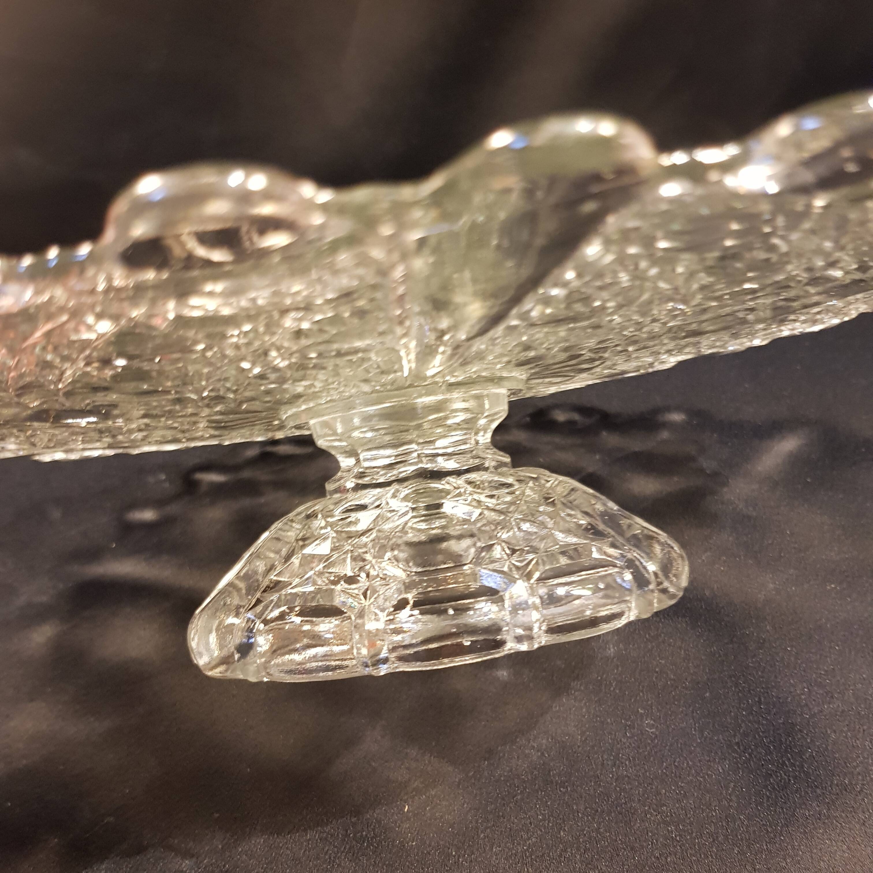 Presentation dish on glass foot
