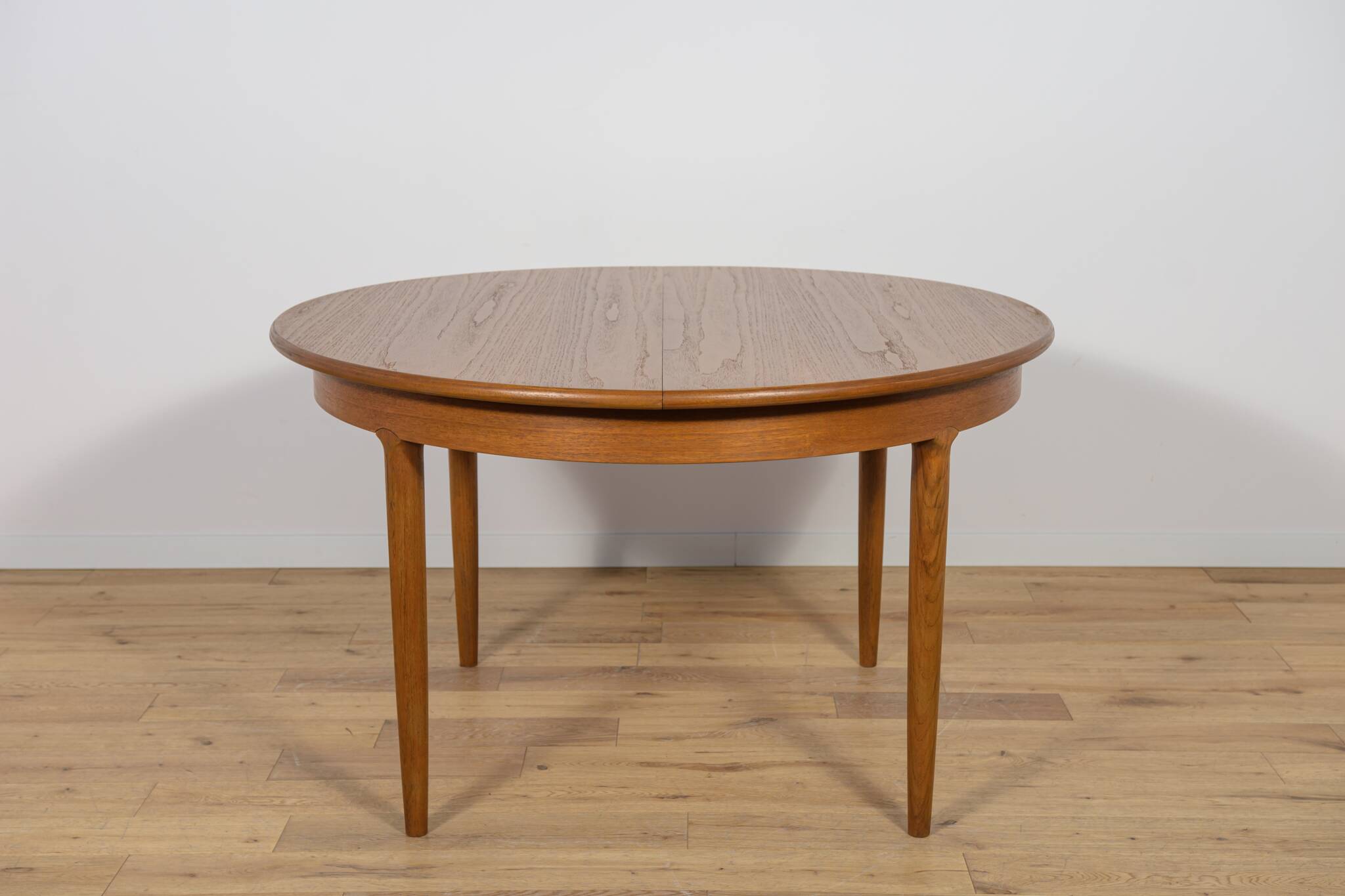 Mid-Century Round Teak Extendable Dining Table, United Knigdom, 1960s