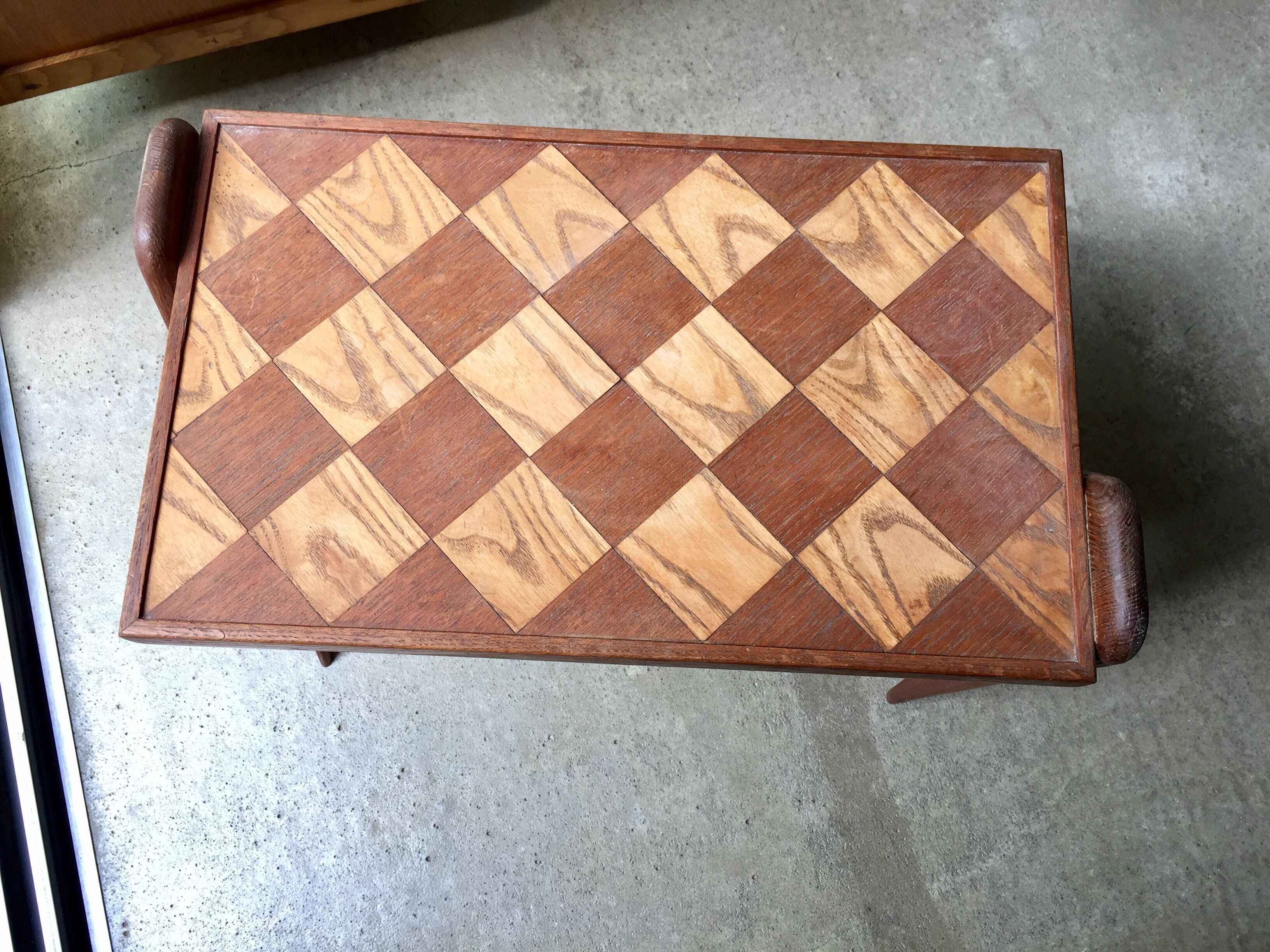 Table bass feet compass