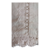 Nappe blanche carrée brodée