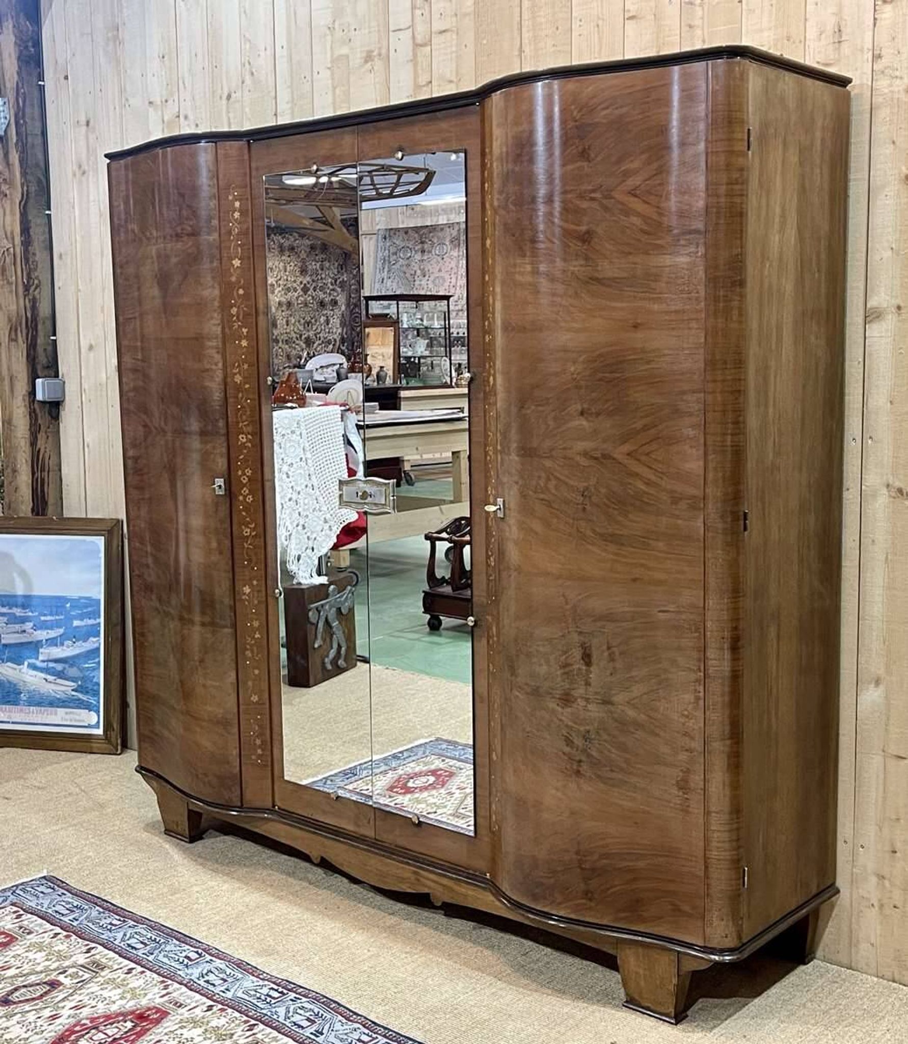 Art Deco bedroom wardrobe in walnut burl, made in the 1940s