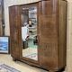 Armoire de chambre Art déco en loupe de noyer, travail des années 1940