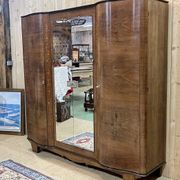Art Deco bedroom wardrobe in walnut burl, made in the 1940s