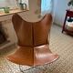 Fauteuil AA Butterfly en cuir perforé marron – design iconique Airborn