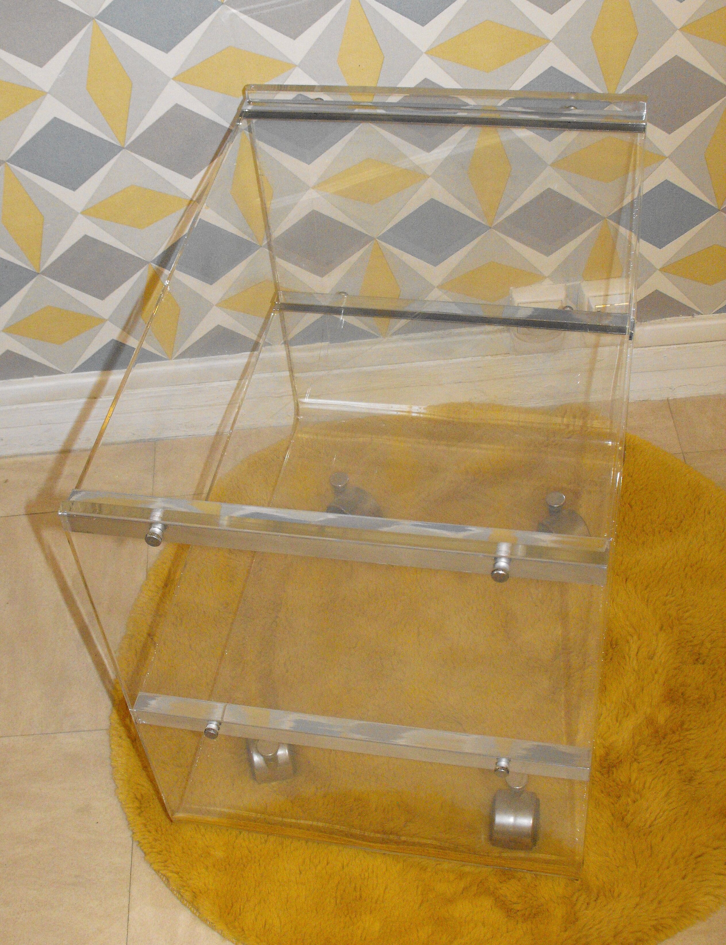 Kitchen trolley in altuglas 70s