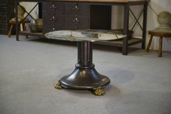Table basse en fonte et verre églomisé néo-classique 1940’s