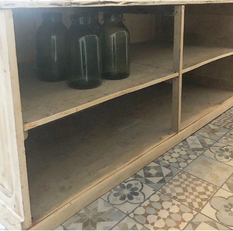 Central island counter