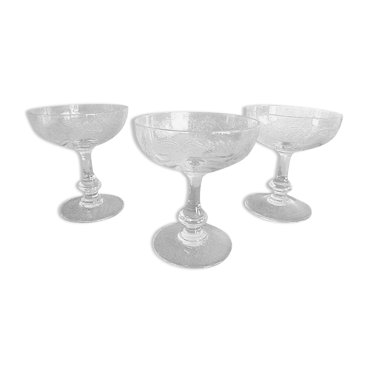 Lot 3 glasses of champagne crystal St Louis Unsigned chiseled patterns Top.11 cm