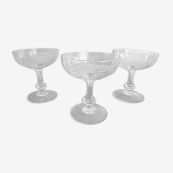 Lot 3 coupes à champagne cristal St Louis Motifs ciselés non signées  Haut.11 cm