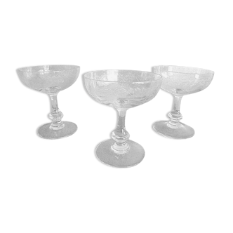 Lot 3 glasses of champagne crystal St Louis Unsigned chiseled patterns Top.11 cm