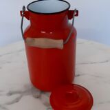 Pot à lait émaillée rouge