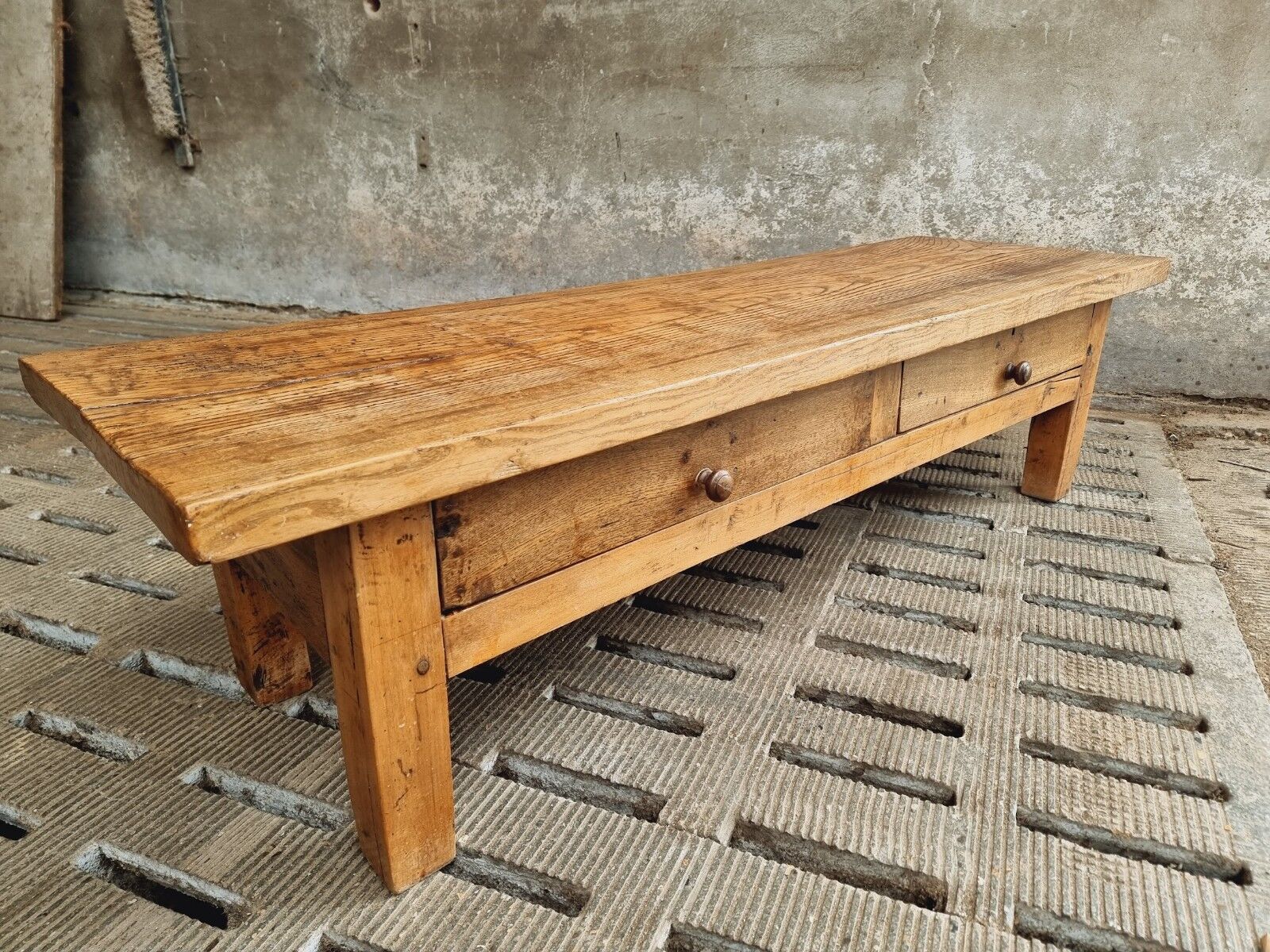 Table basse espagnole 19ème siècle