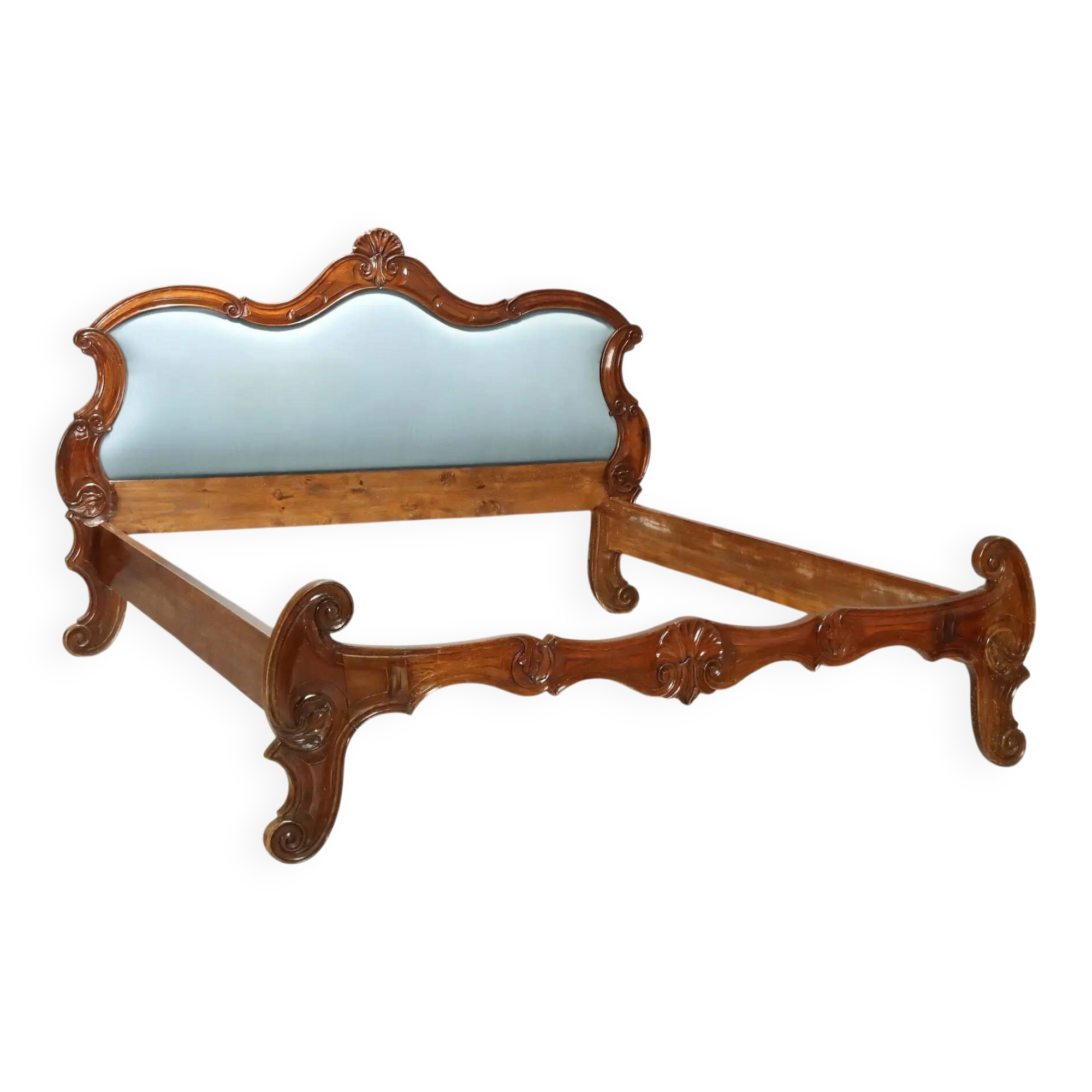 Antique Louis-Philippe bed in carved walnut, Italy, 19th century.