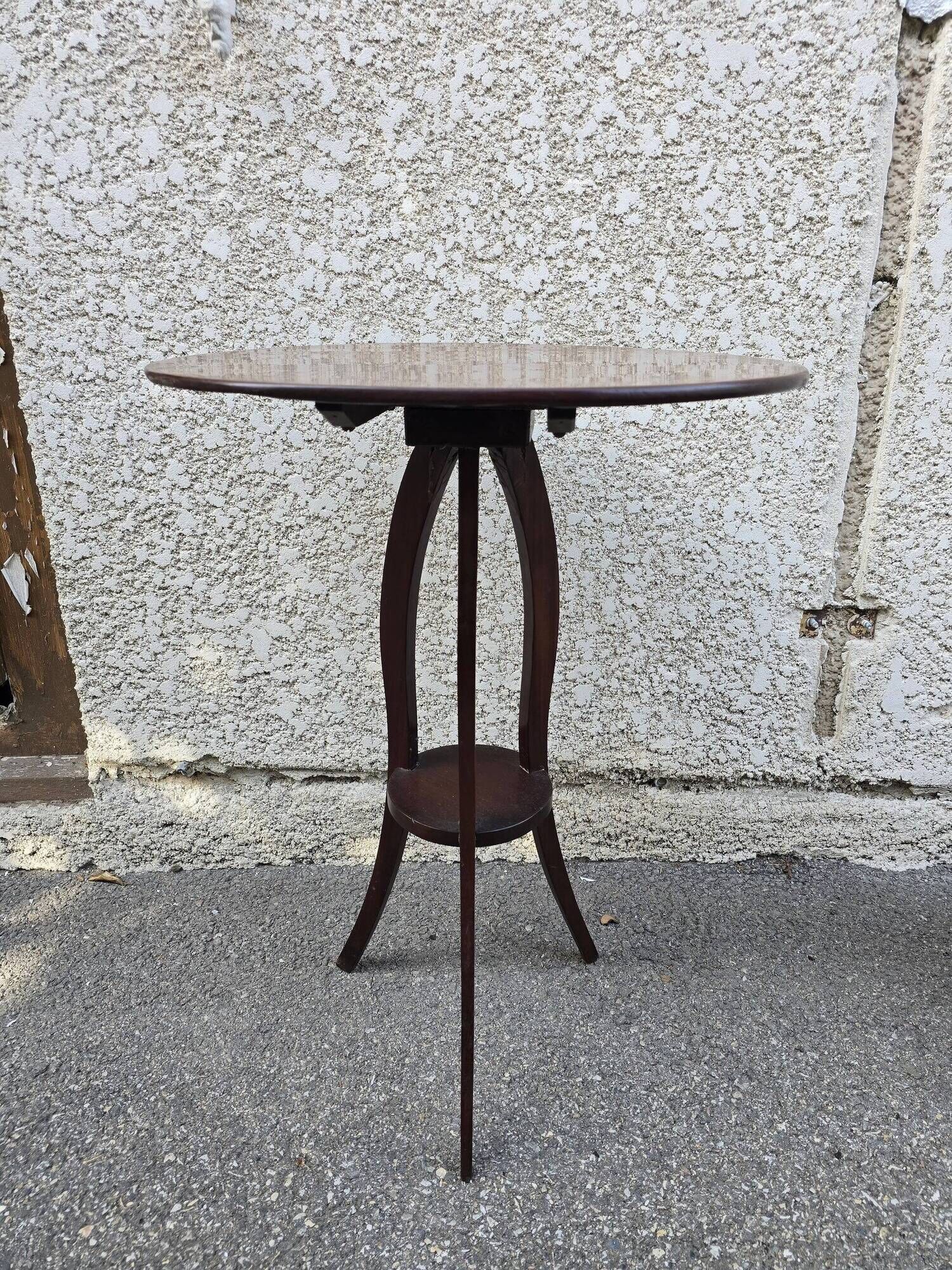 Tripod gueridon in mahogany with a tilting top – Directoire period / early 19th century