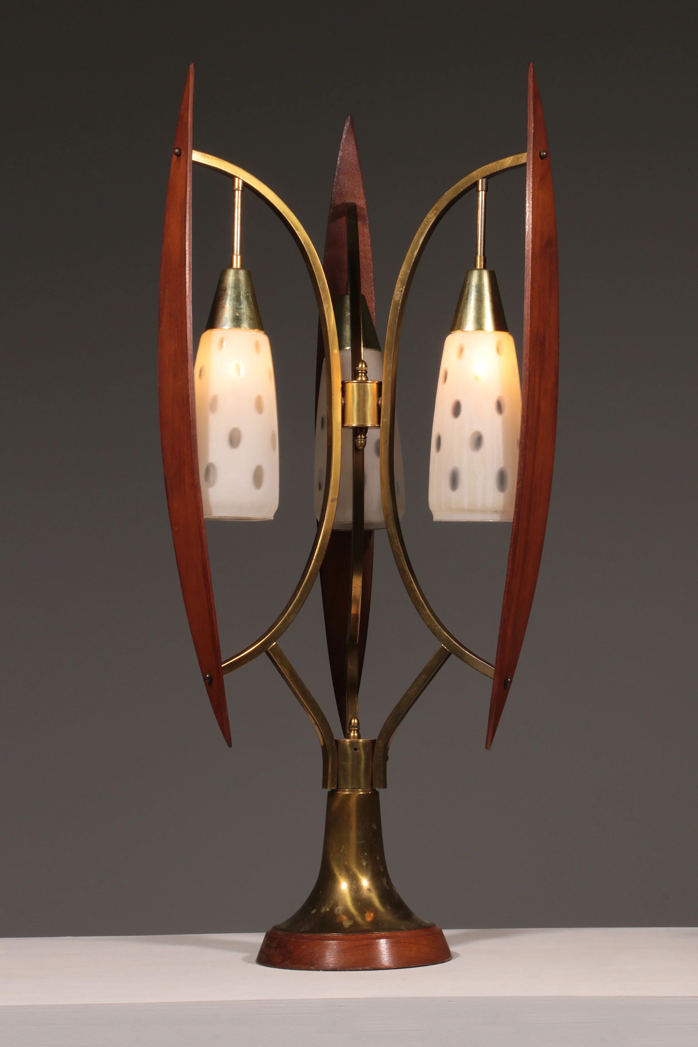 Biomorphic table lamp by Masjestic Lamp.Co USA walnut and brass 1960