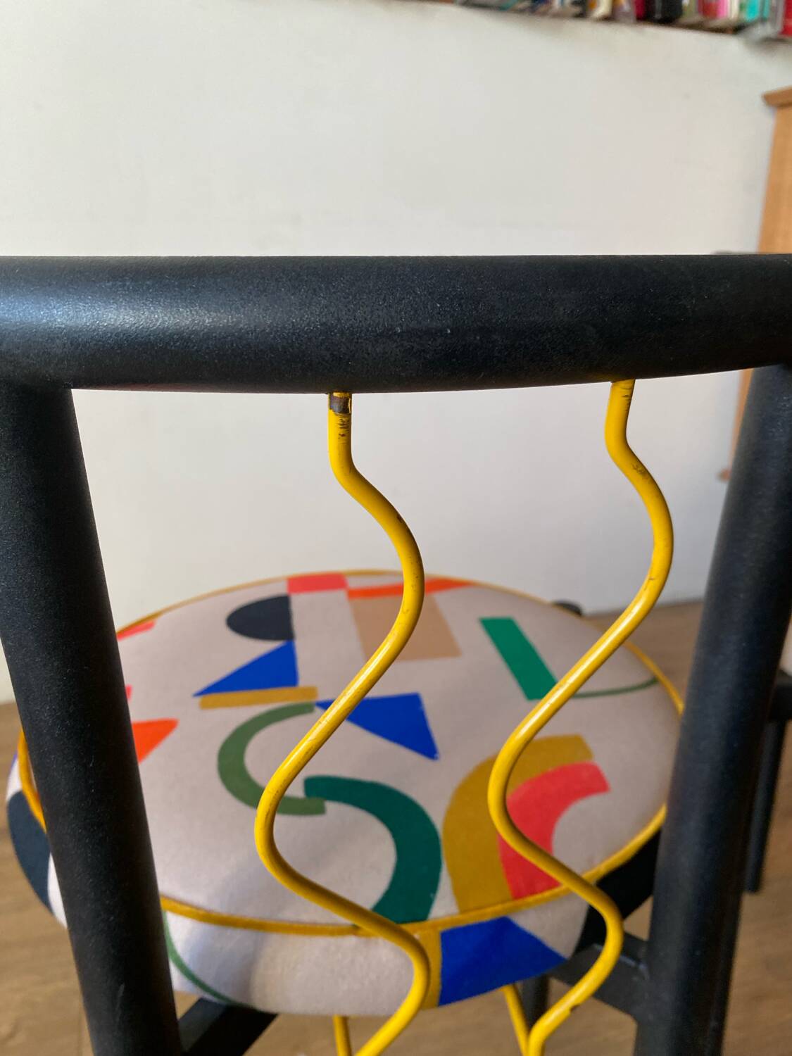 Metal tubular chairs Memphis 1980s