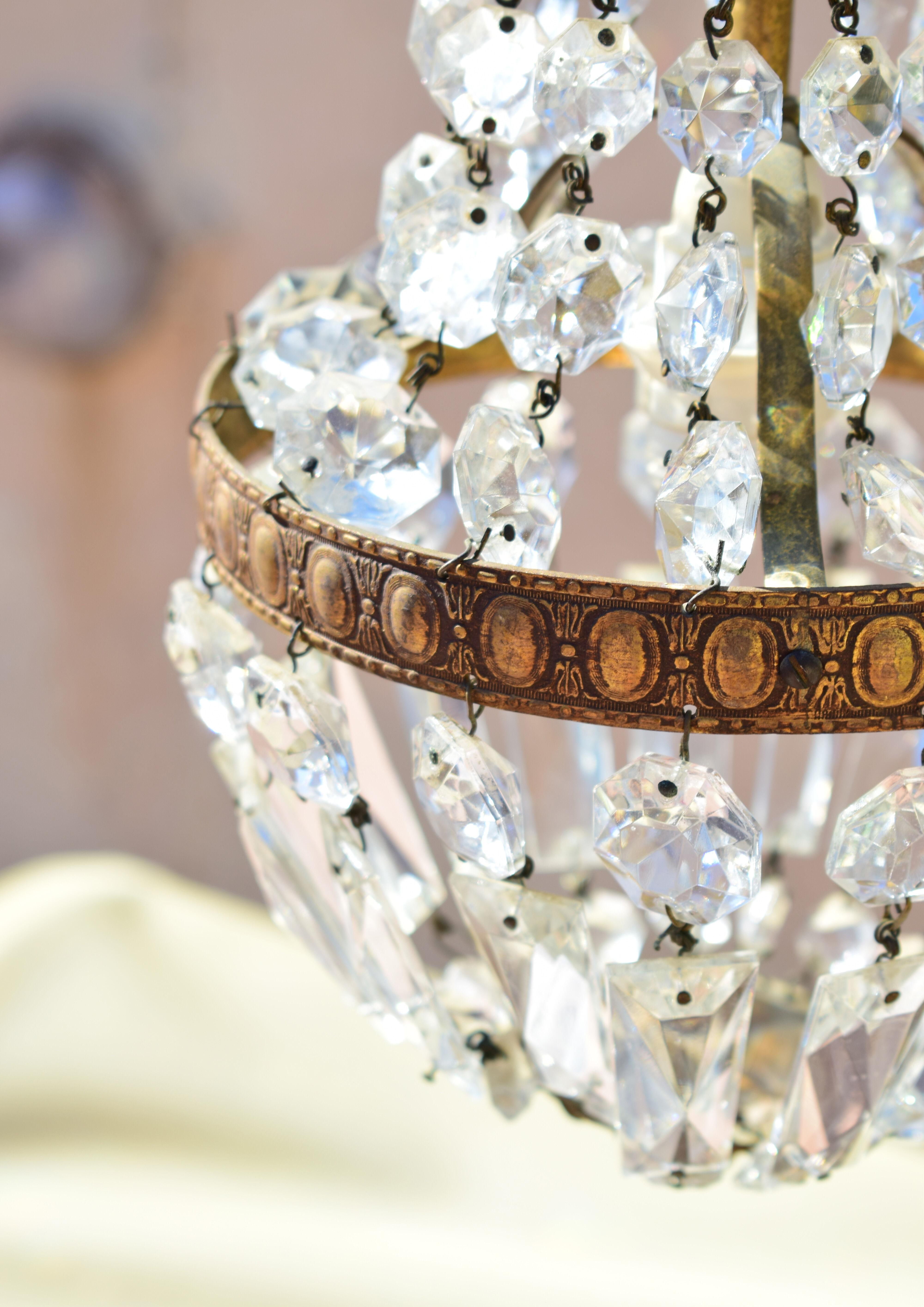 Montgolfiere chandelier in bronze and tassels