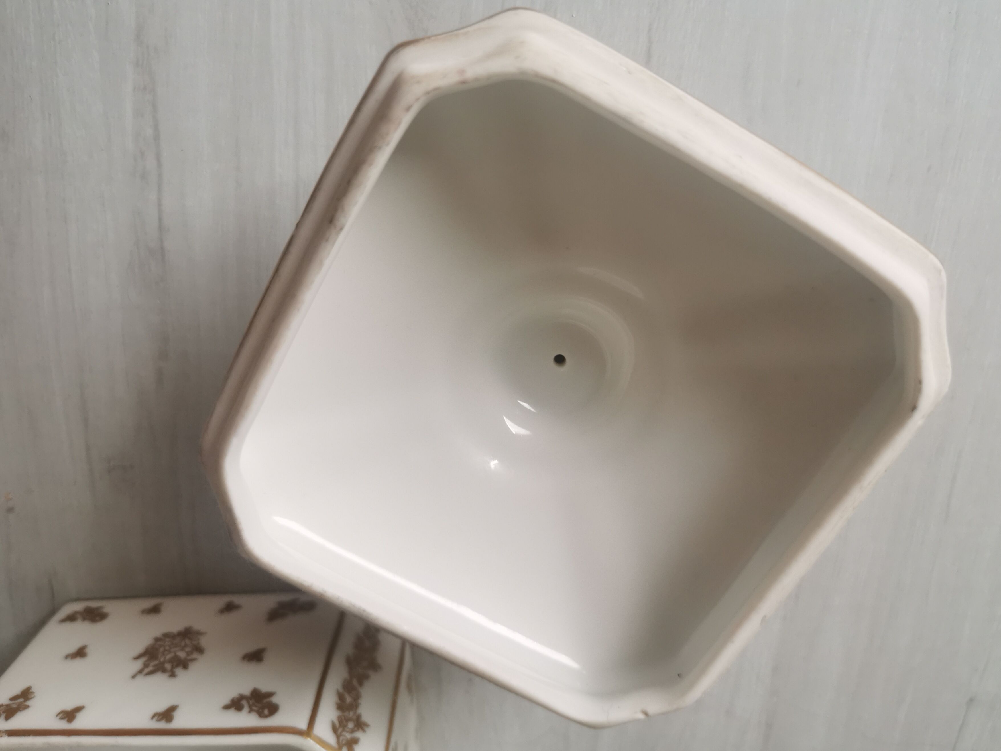 Porcelain bonbonnièree de Limoges