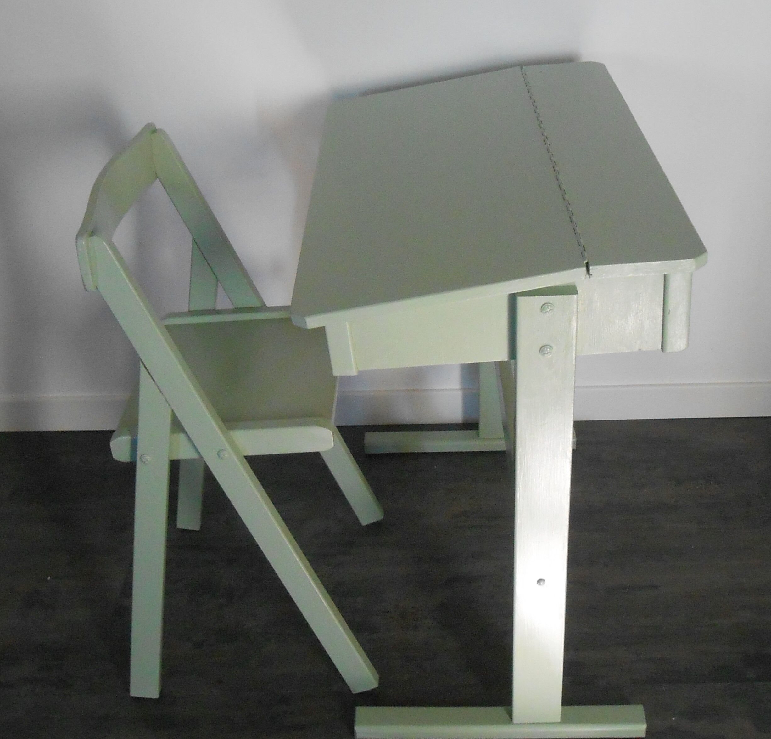 Child desk with chair