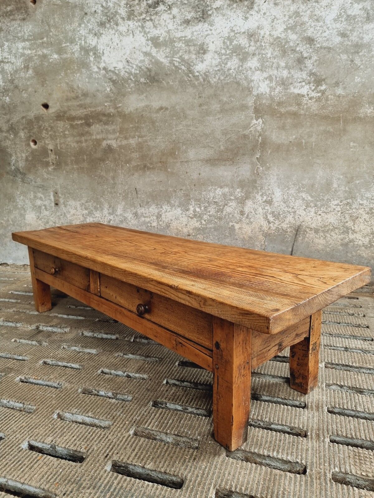 Table basse espagnole 19ème siècle