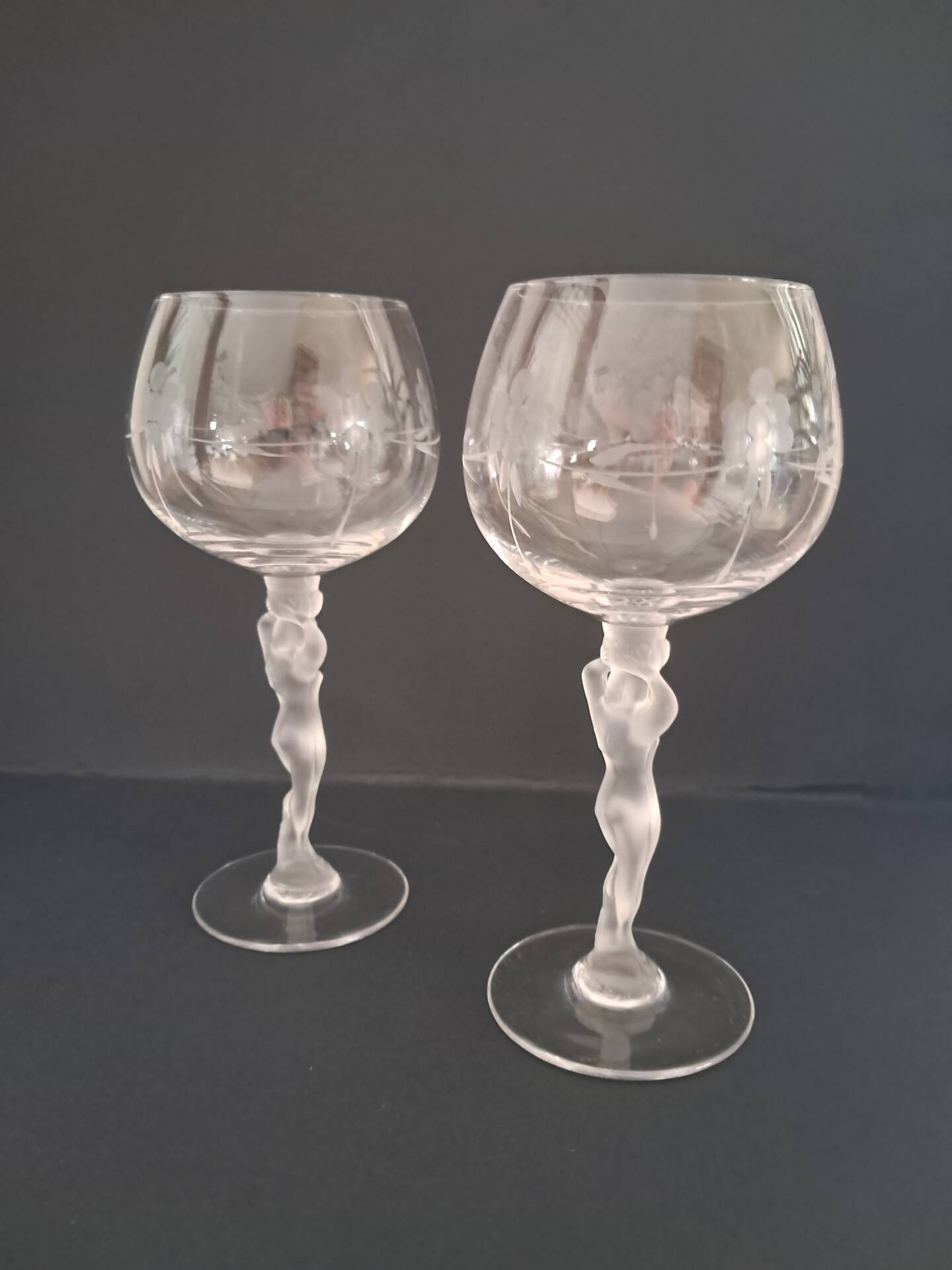 Two Bayel crystal wine glasses Bacchus Venus.