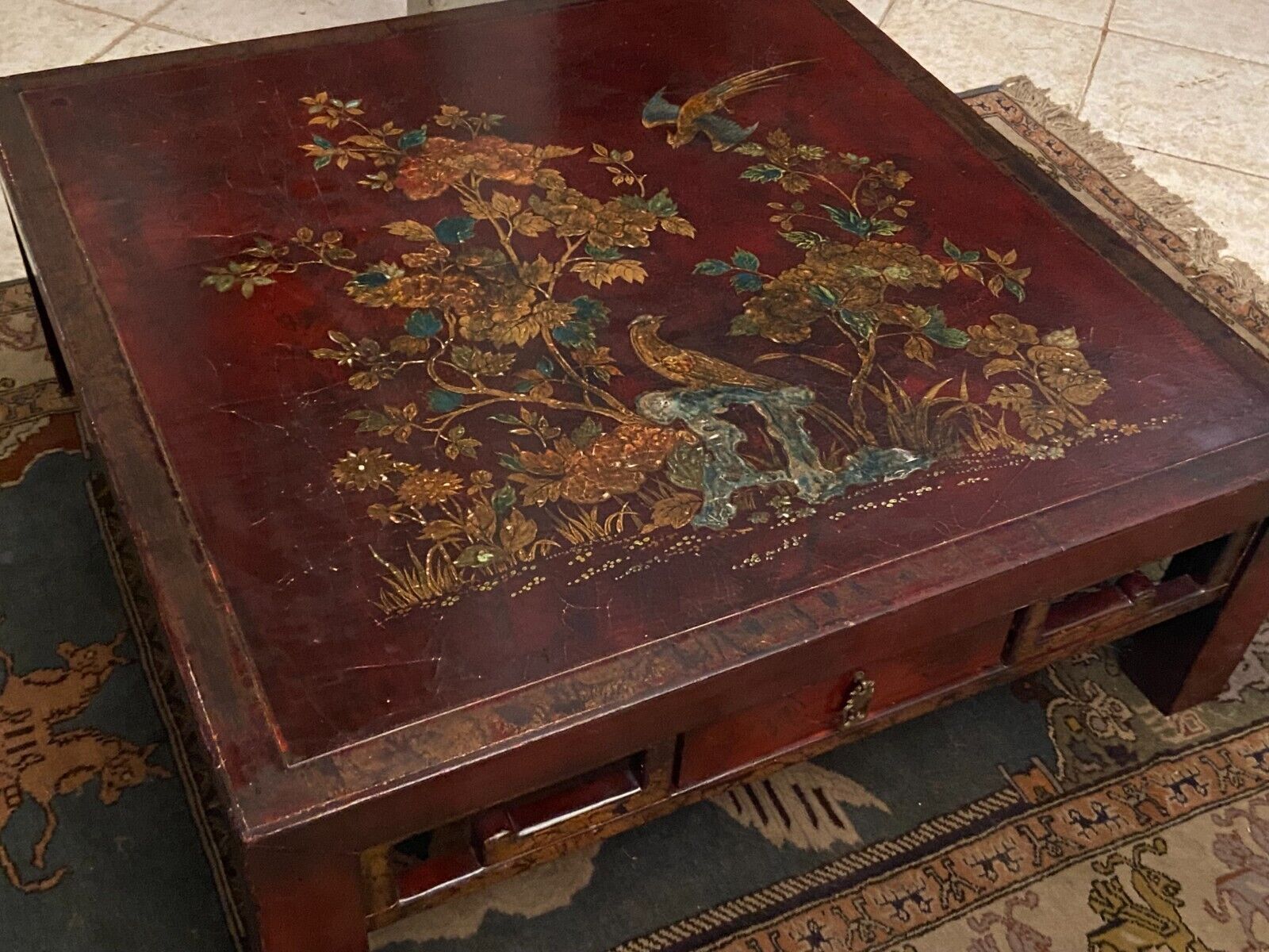 Square section coffee table with lacquered decoration Far East China Japan