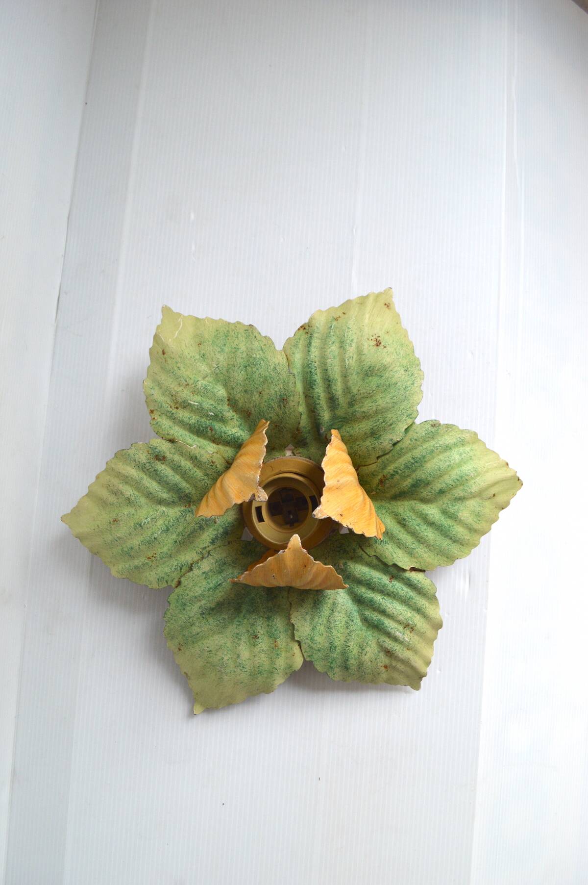 Metal flower wall light