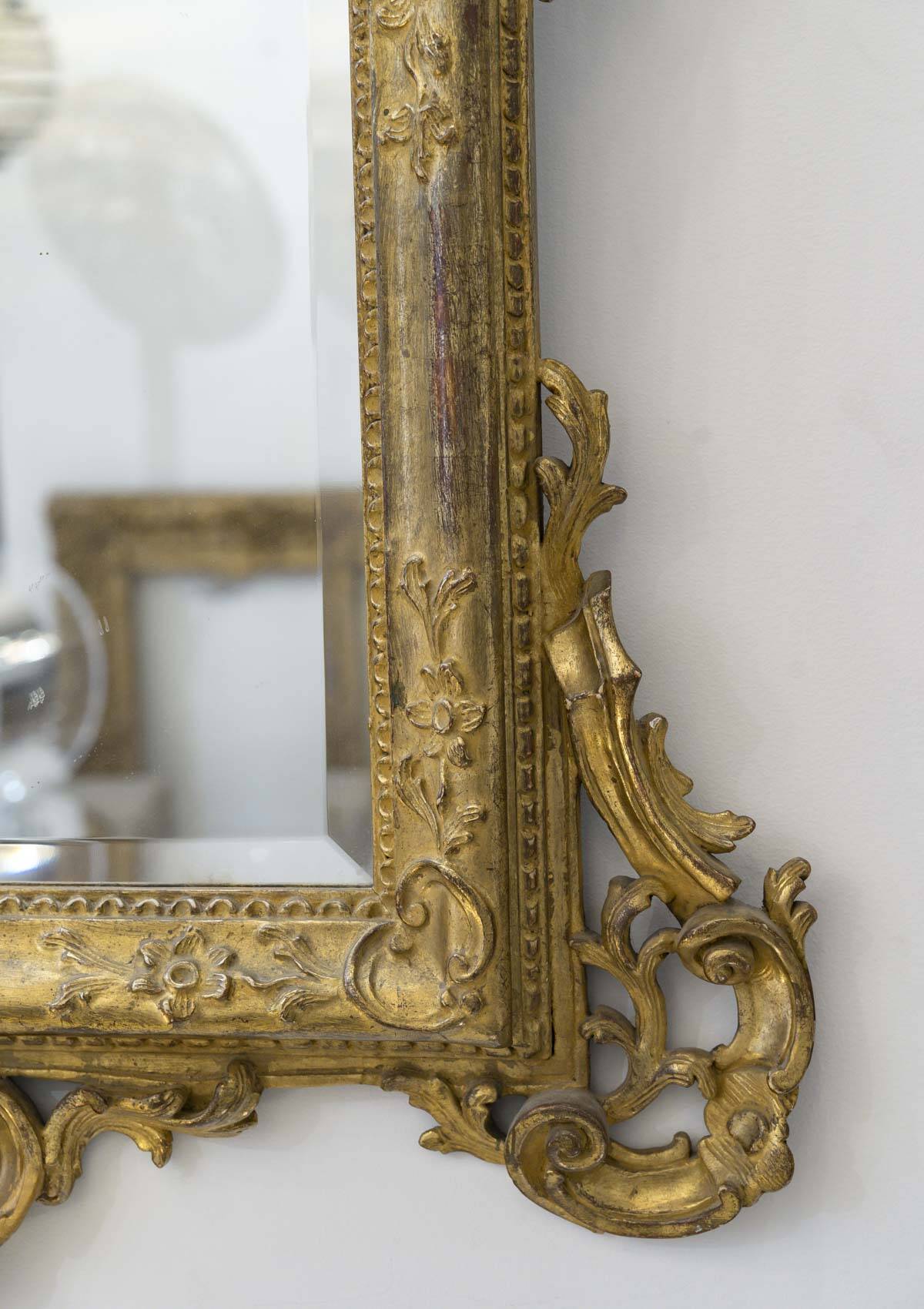 19th century Italian mirror in carved gilded wood