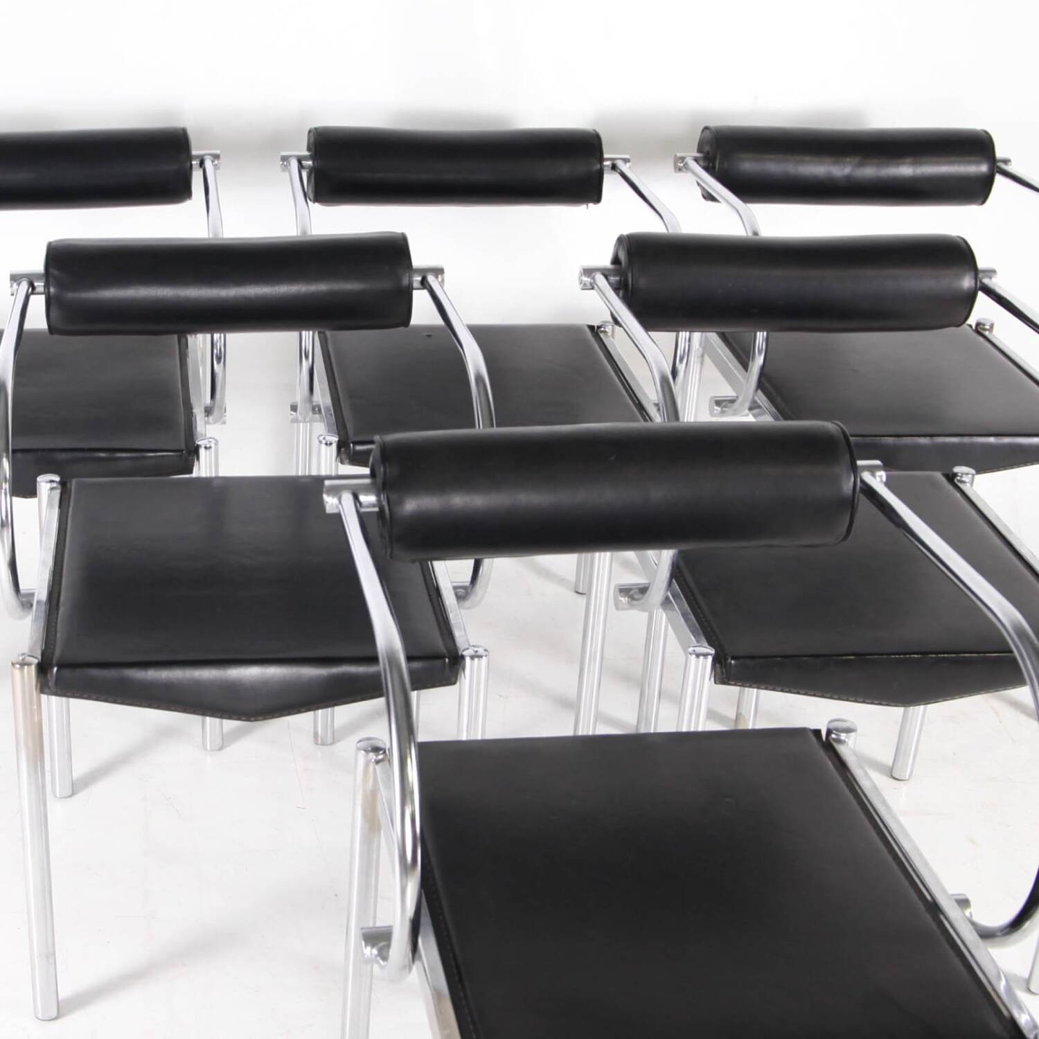 Set of 6 chrome and leather chairs