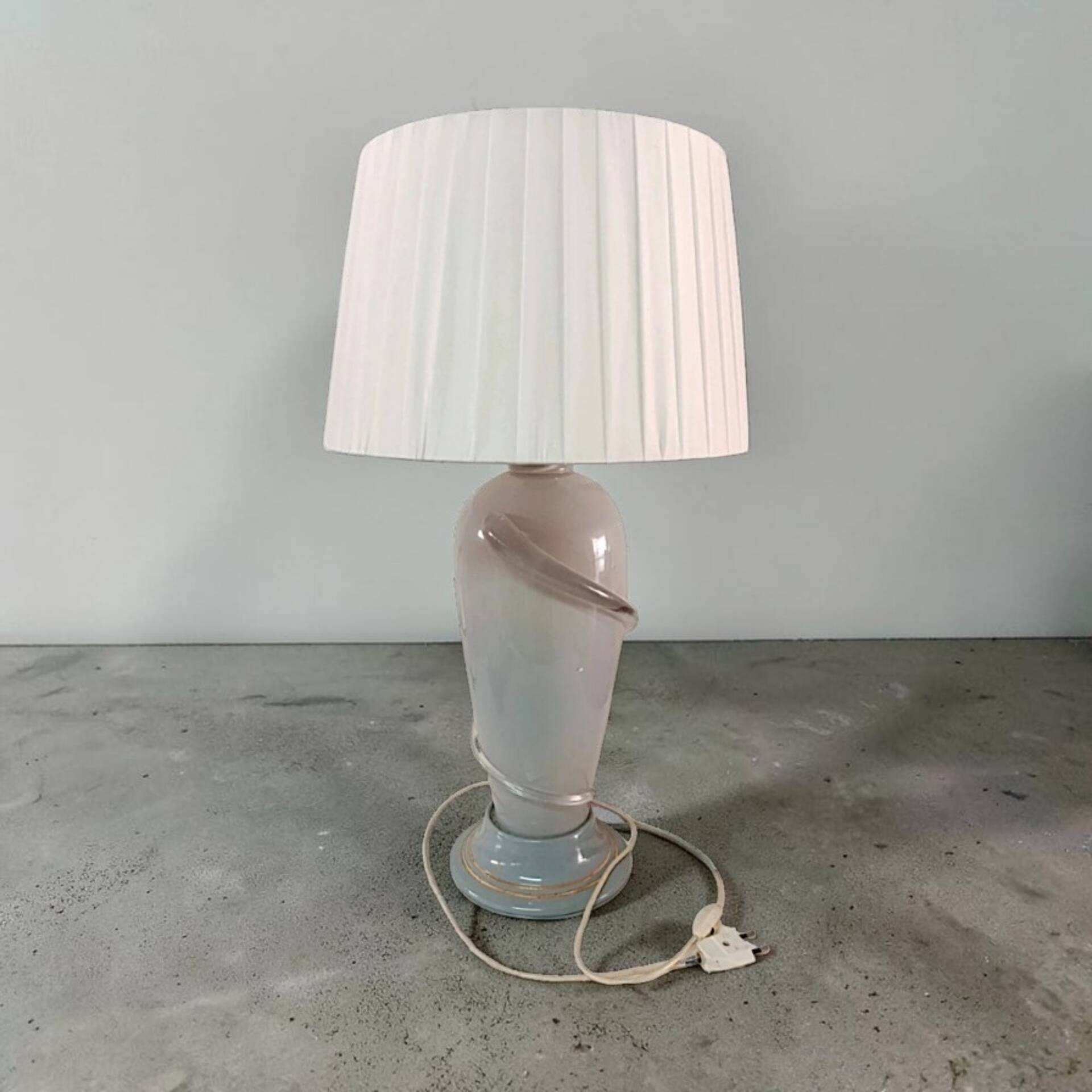 Glass paste lamp