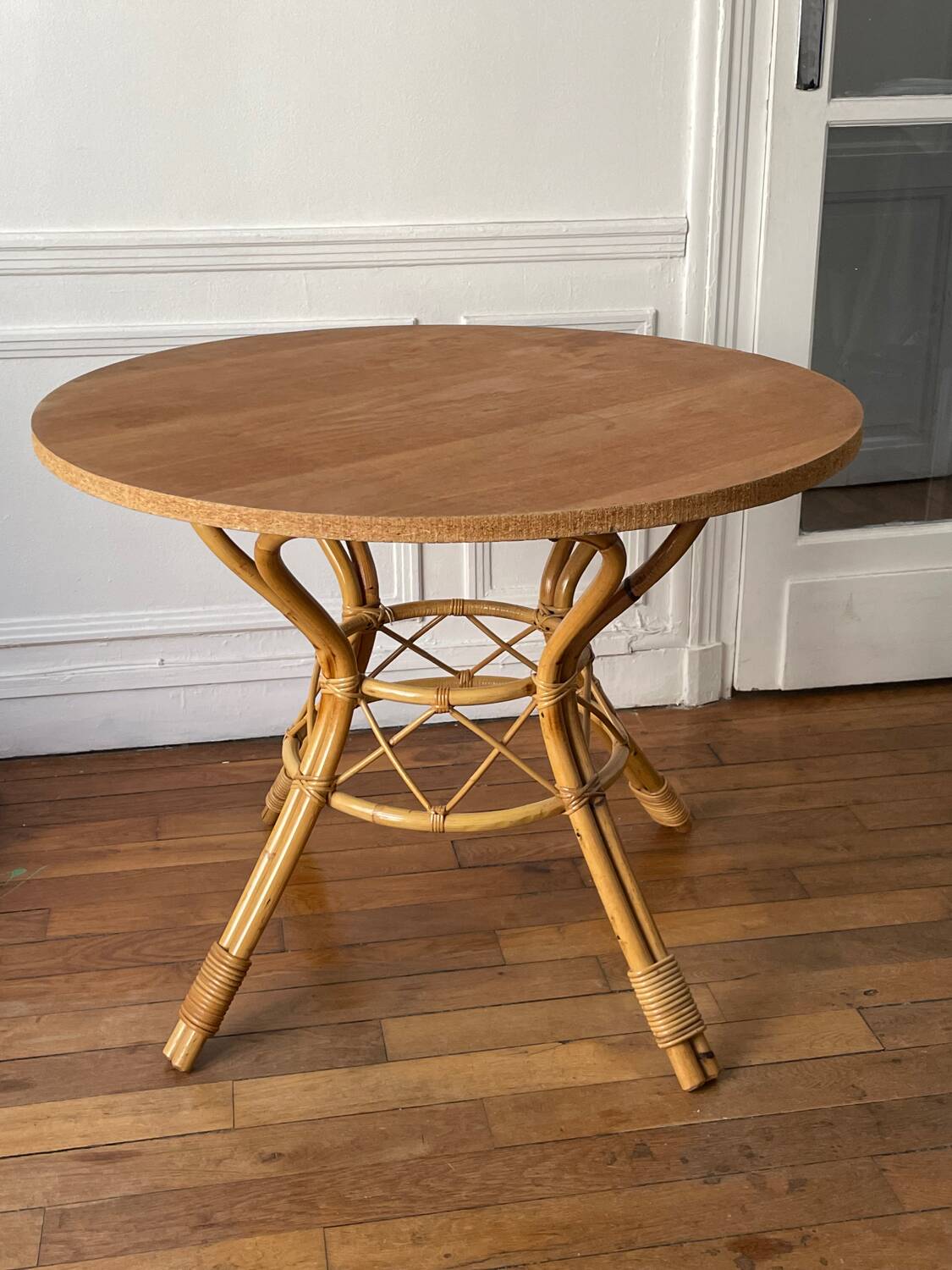 Round rattan table