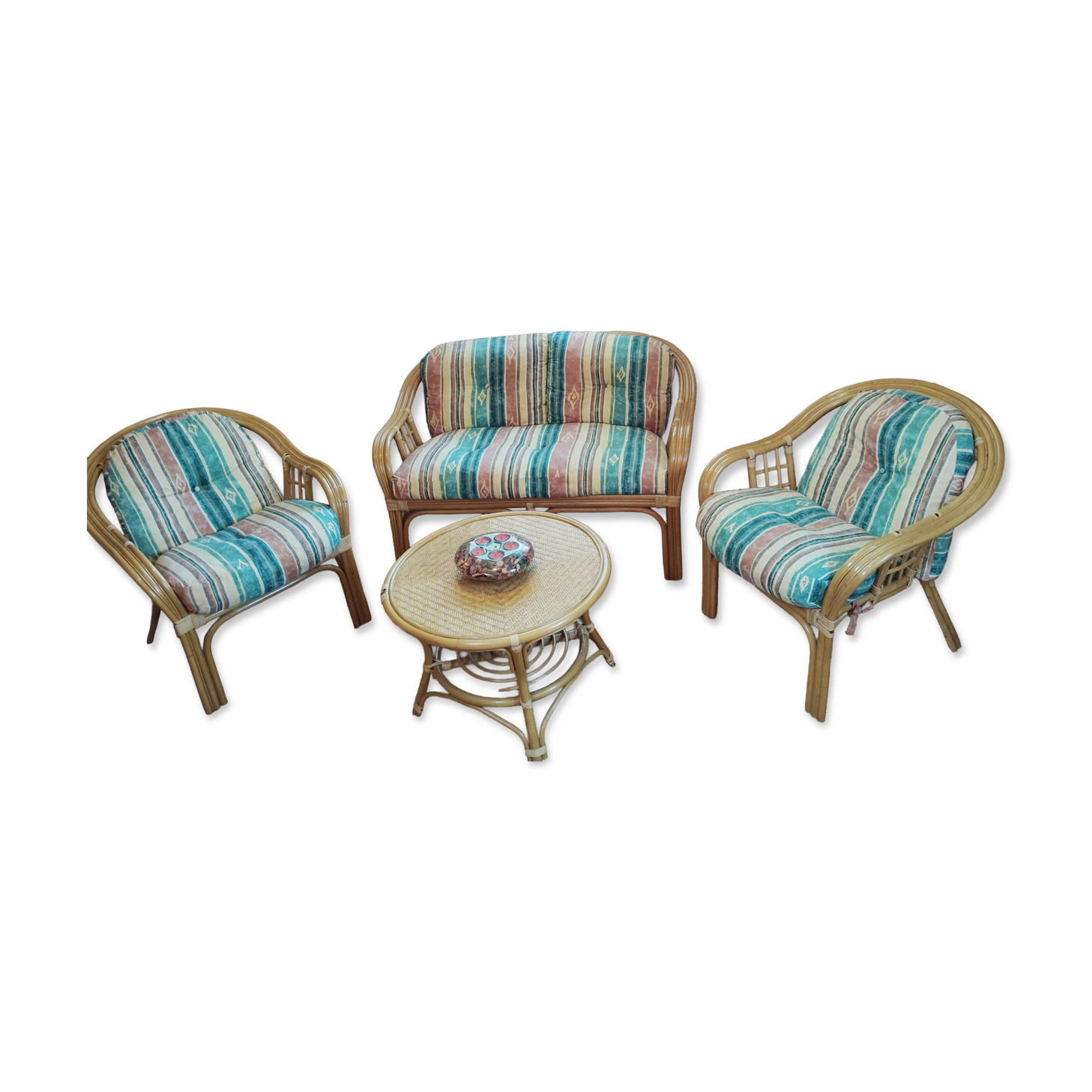 Rattan lounge with removable cushions