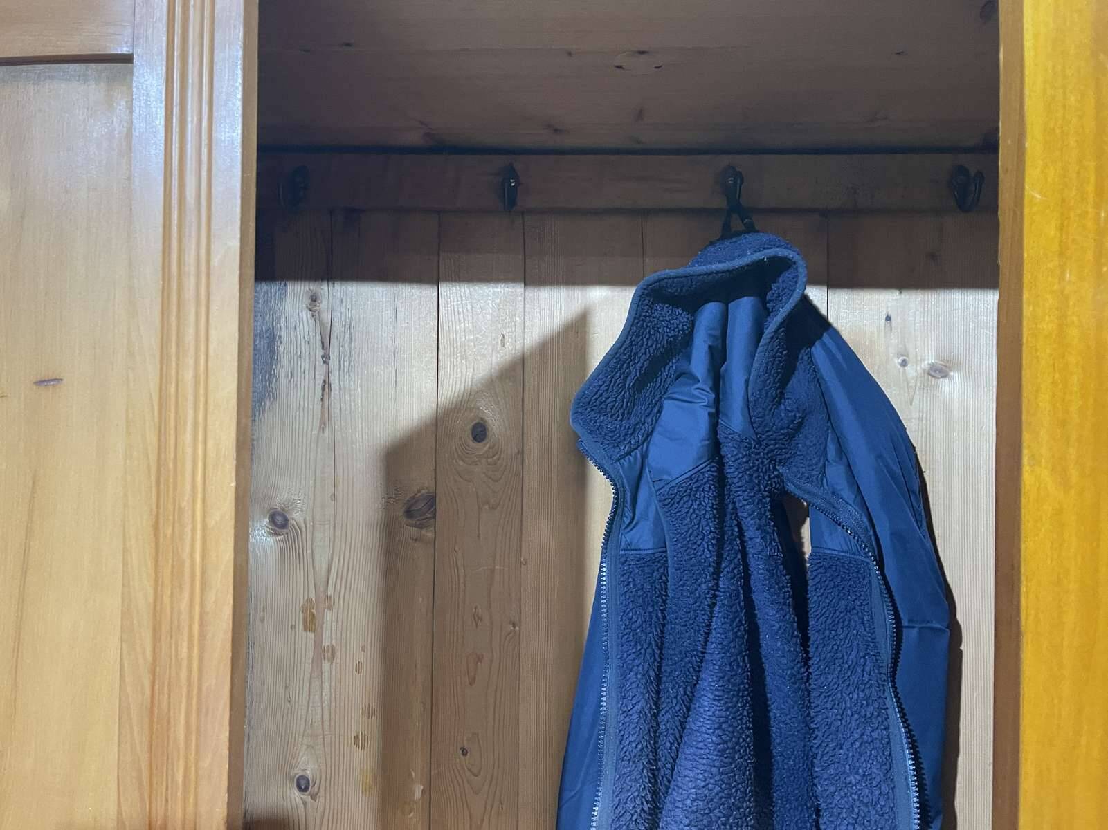 English wardrobe in walnut from the early 20th century.