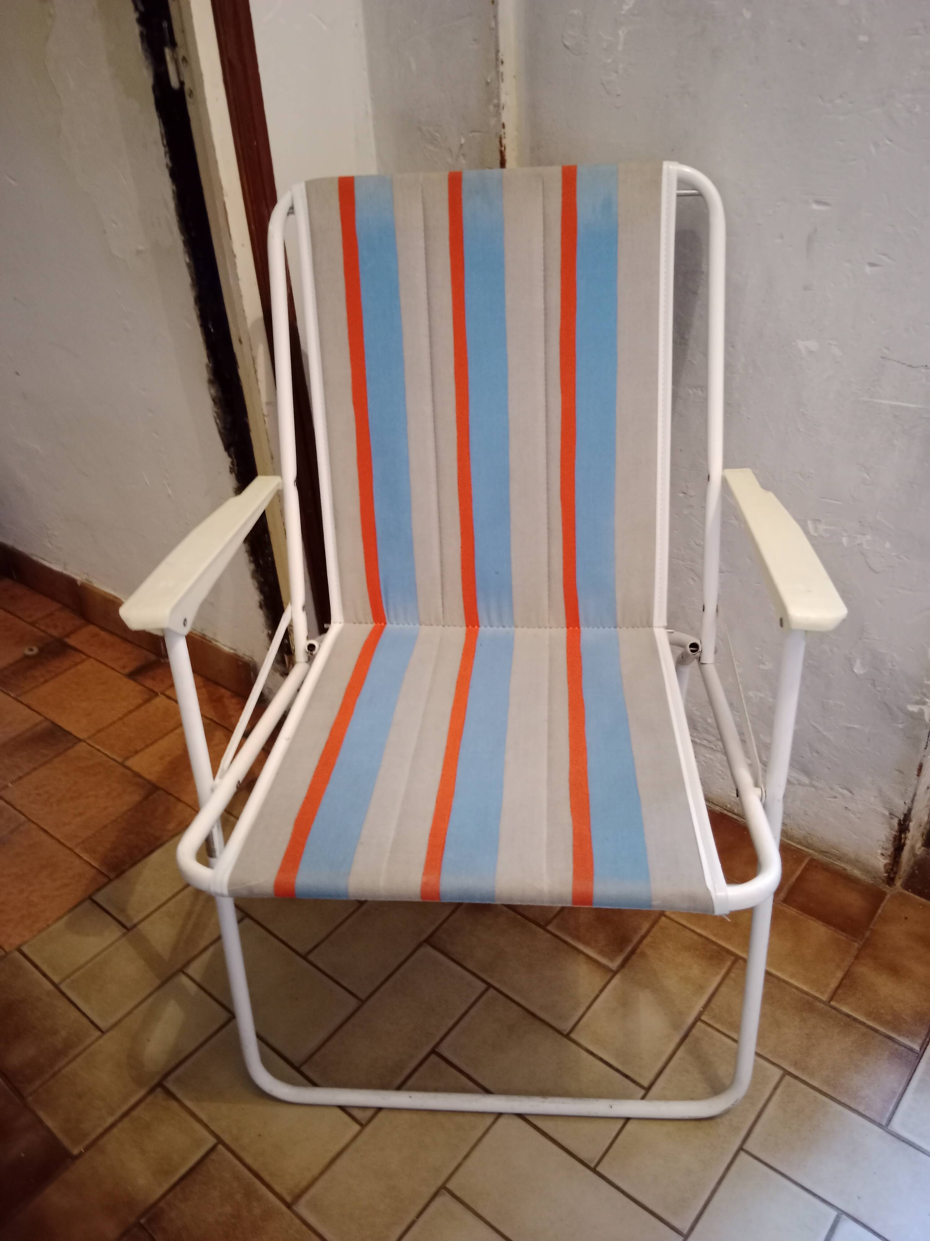 90s folding chair