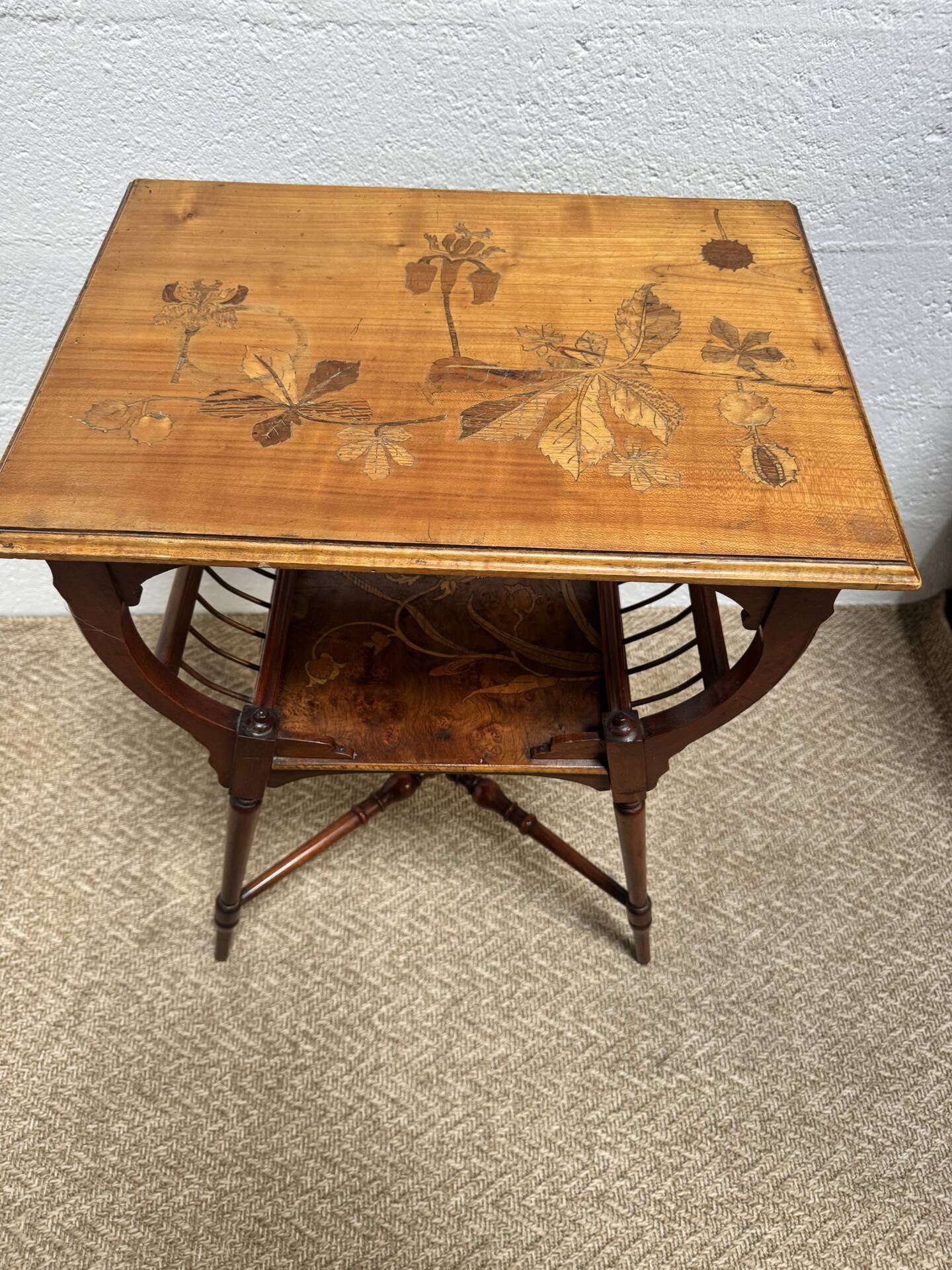 Table d’appoint / Lecture Style Esthétique Victorien, marqueterie 1880