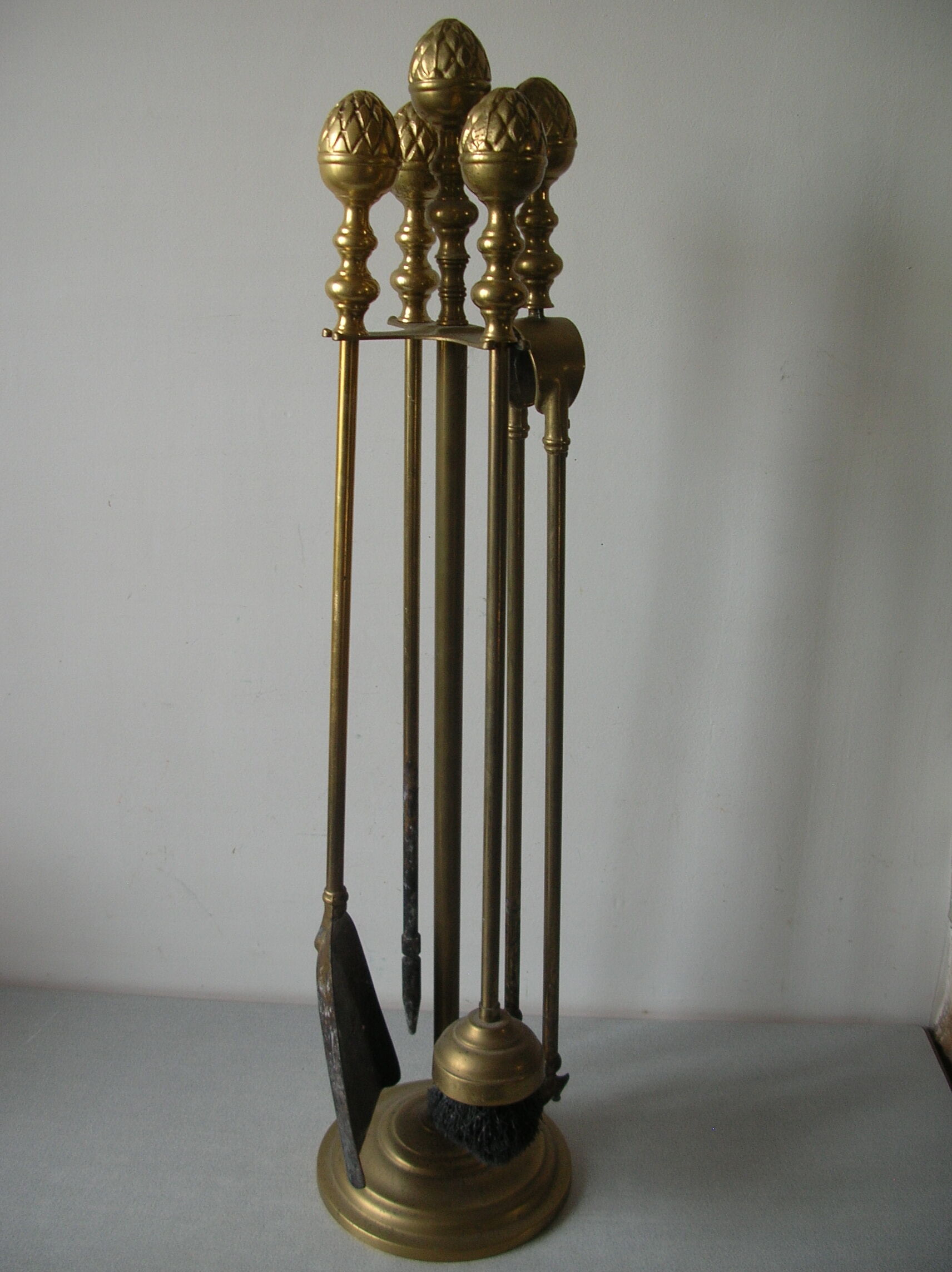 Ancien serviteur 4 outils de cheminée pomme de pin pince patte de coq en bronze/laiton