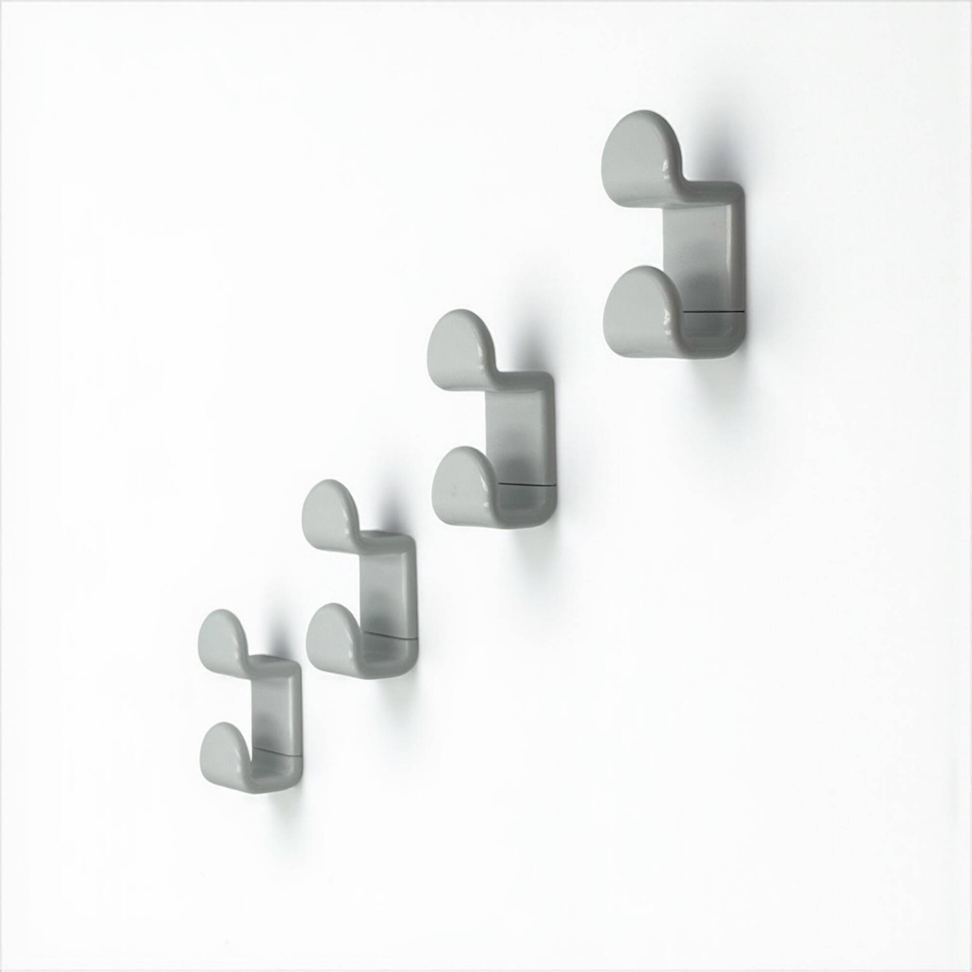 Ensemble de quatre crochets Gedy vintage en blanc, Italie, années 1970