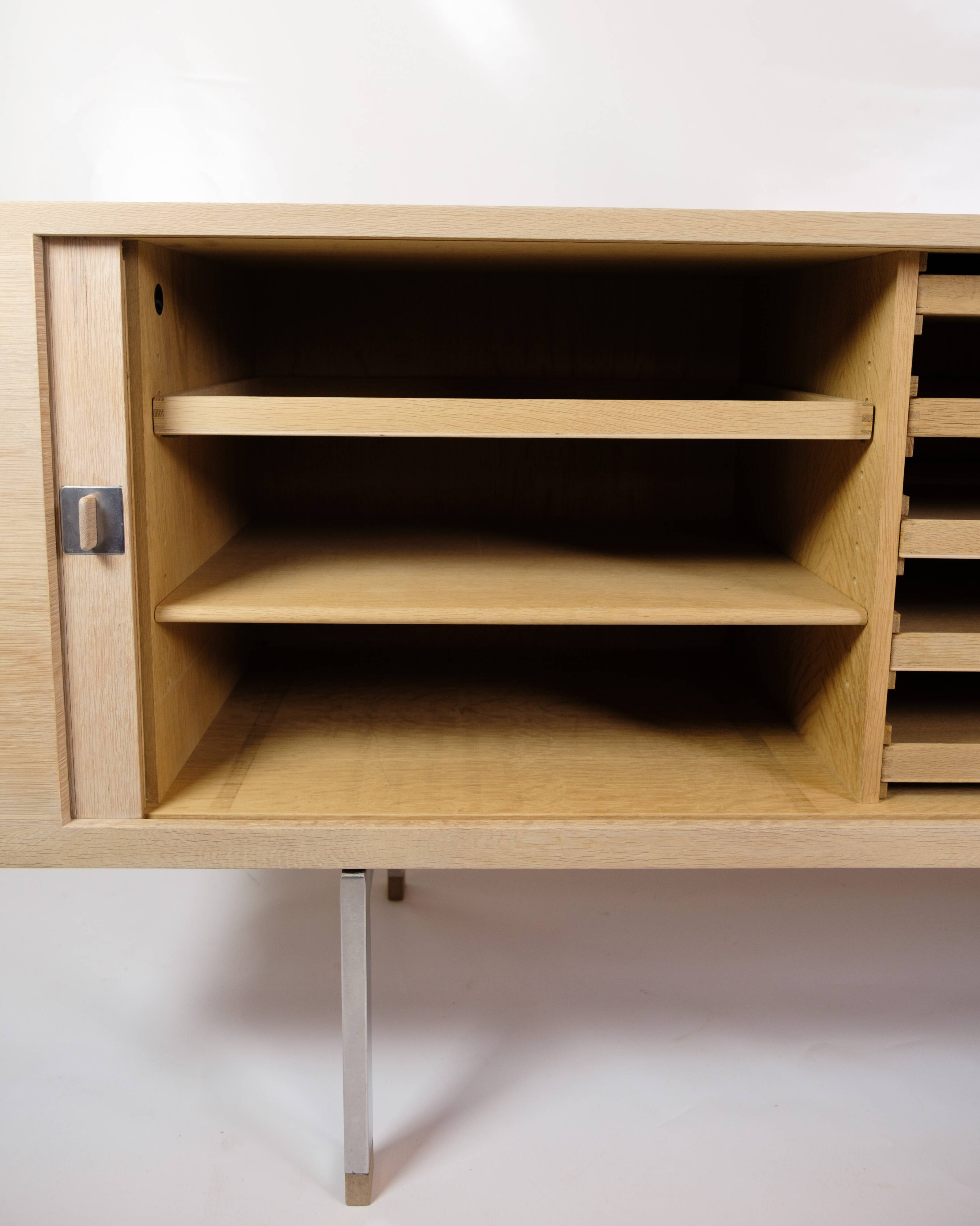 Buffet modèle RY-25 fabriqué en chêne par Hans J. Wegner pour RY Furniture des années 1960