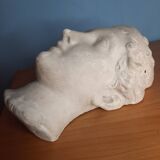 Visage de femme à l’antique en plâtre