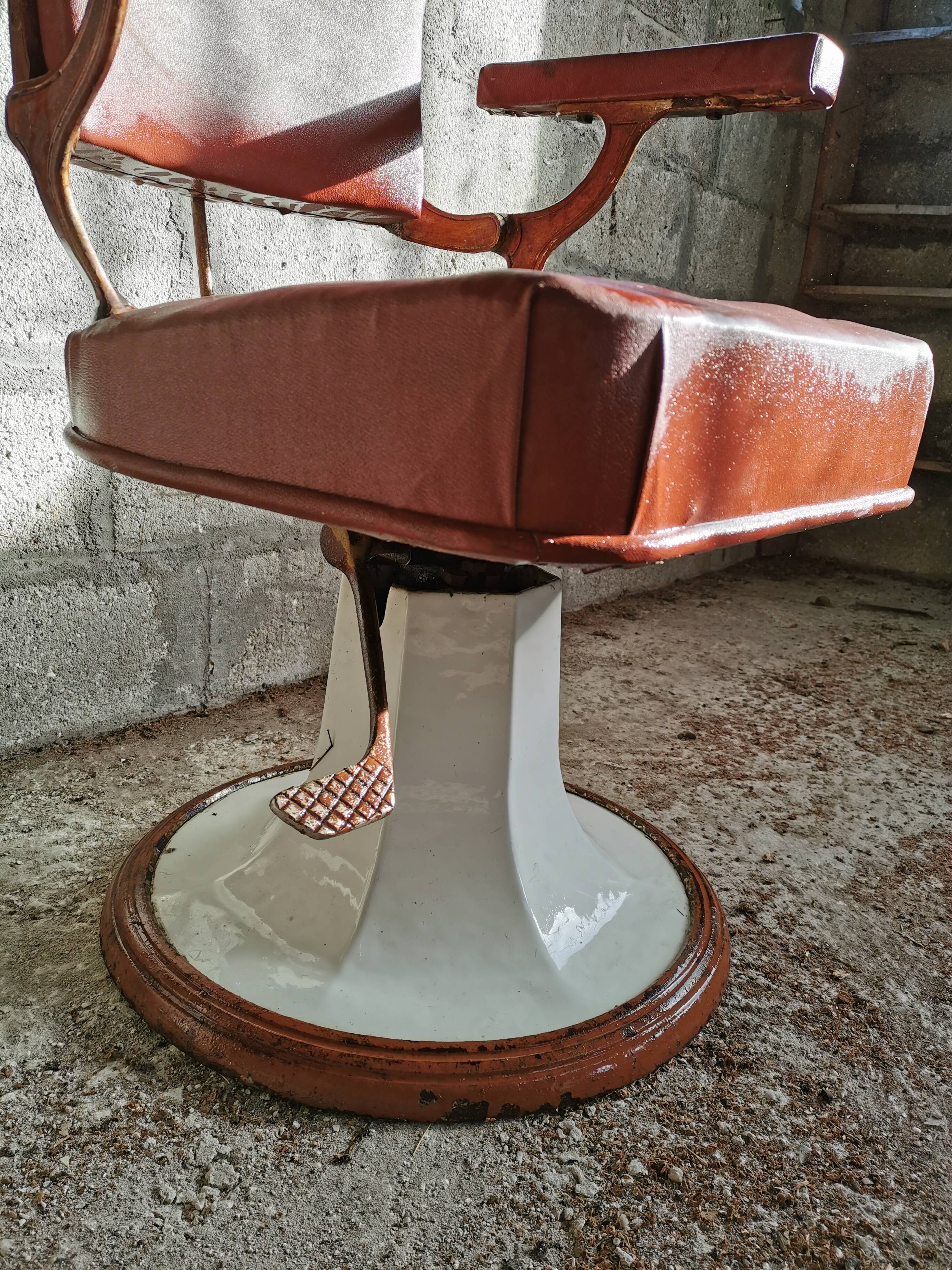 Barber's armchair