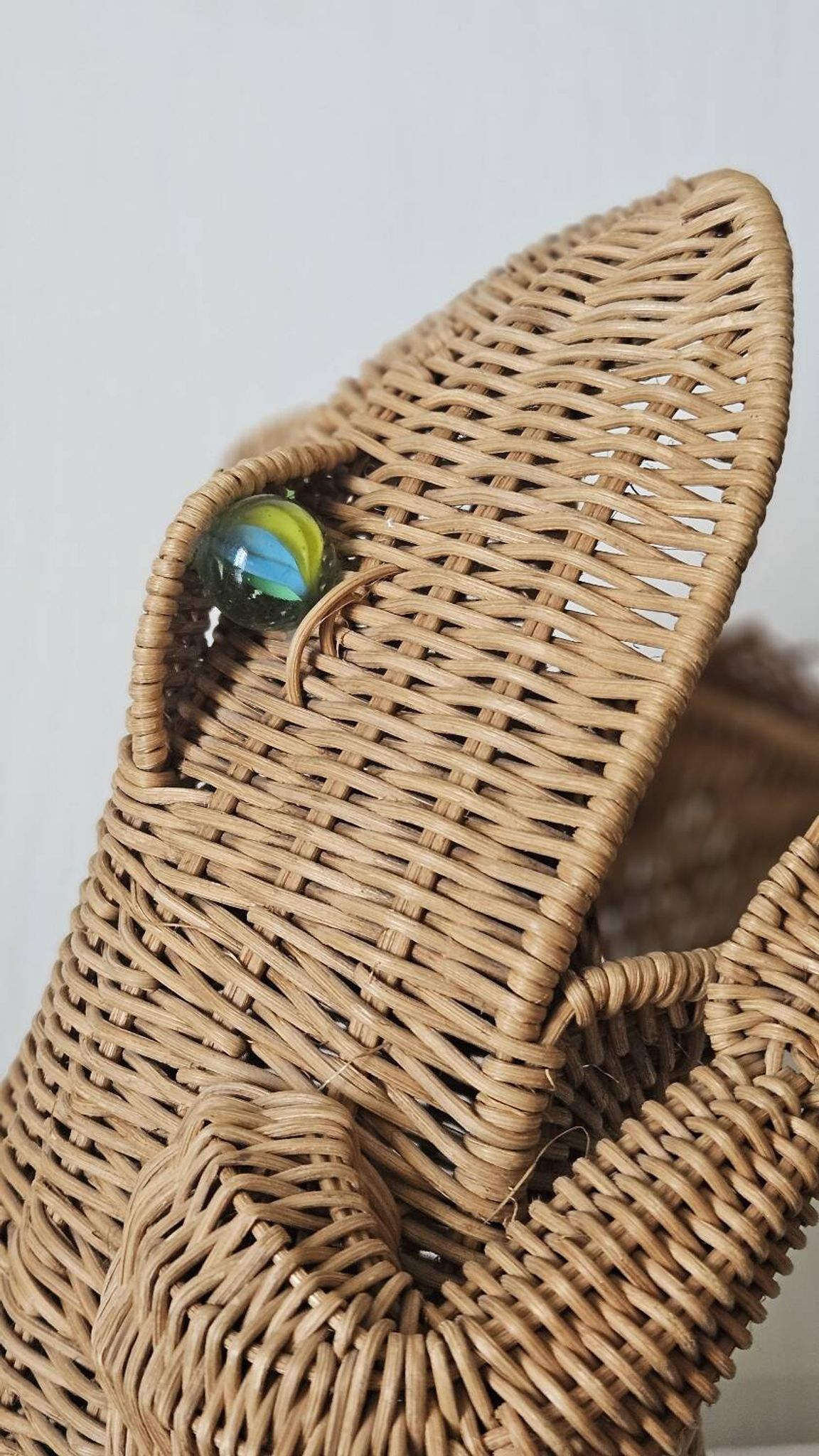Vintage rattan frog magazine rack