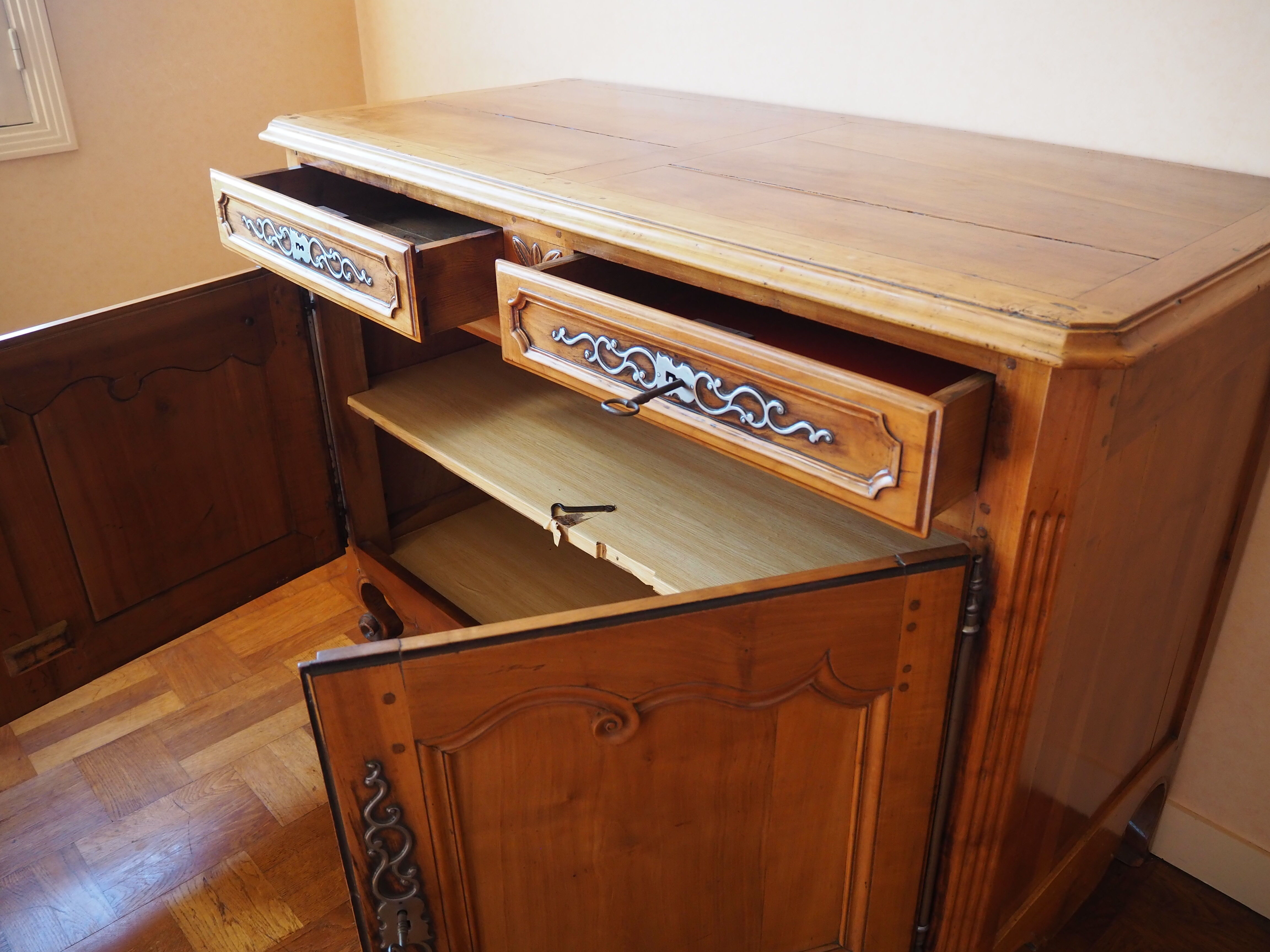 Old Louis XV low buffet in solid wood, cherry