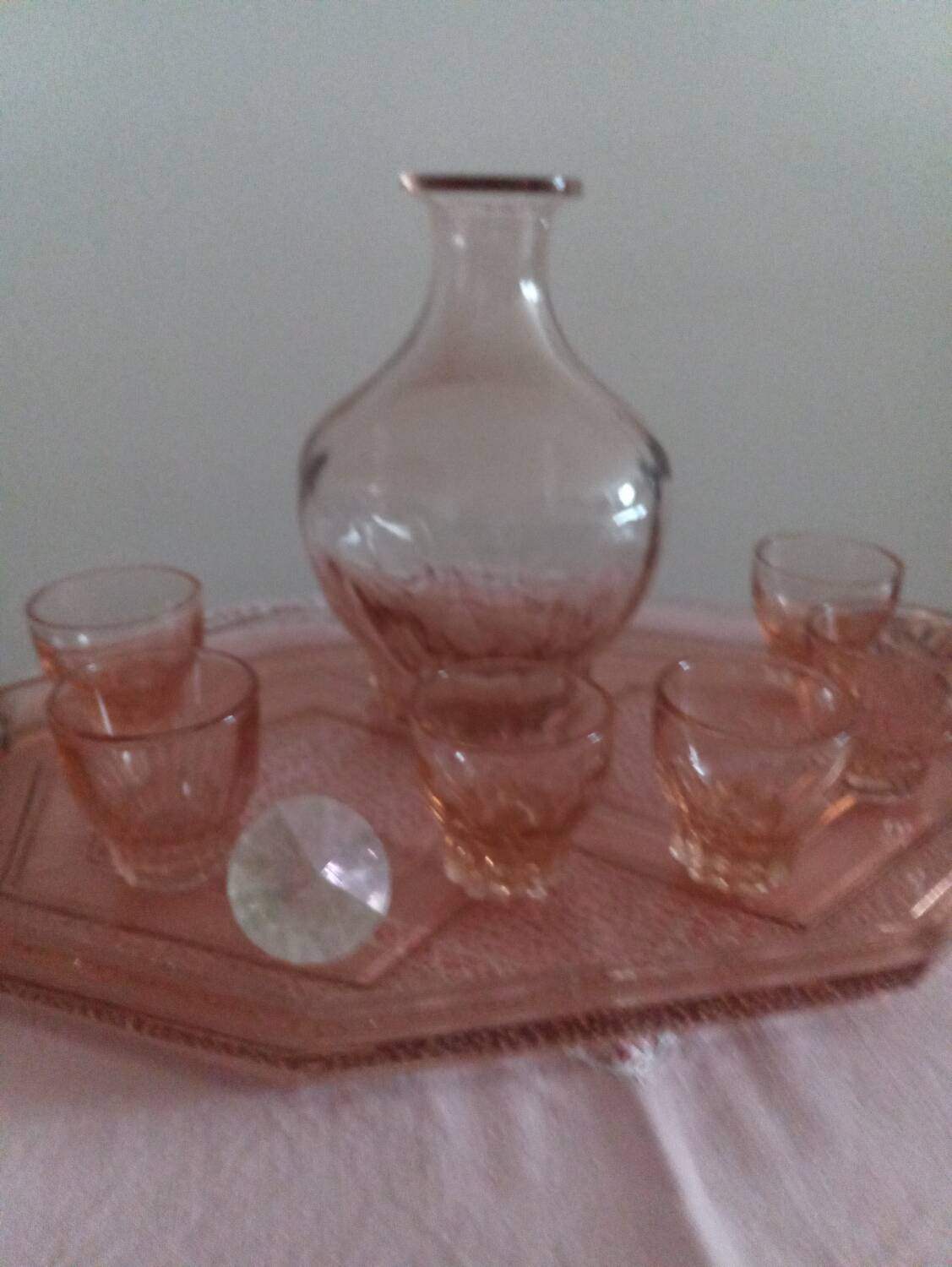 Service à liqueur en verre rose