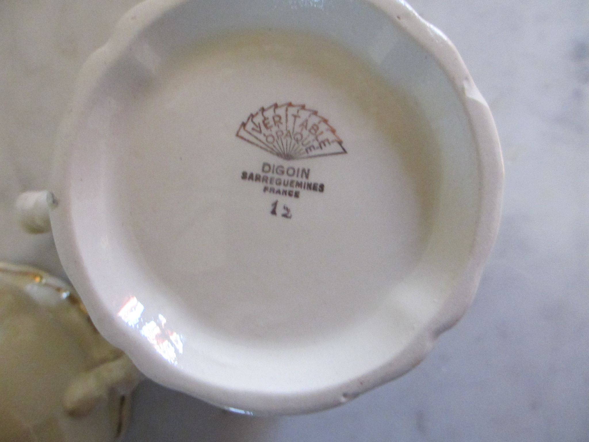 Pot à lait et sucrier en faïence de Digoin