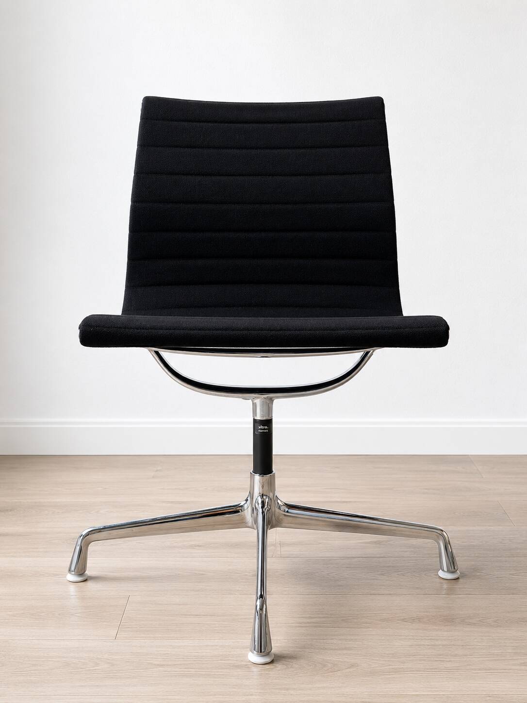 Chaise pivotante Vitra EA 108 – Charles & Ray Eames – Hopsak noir