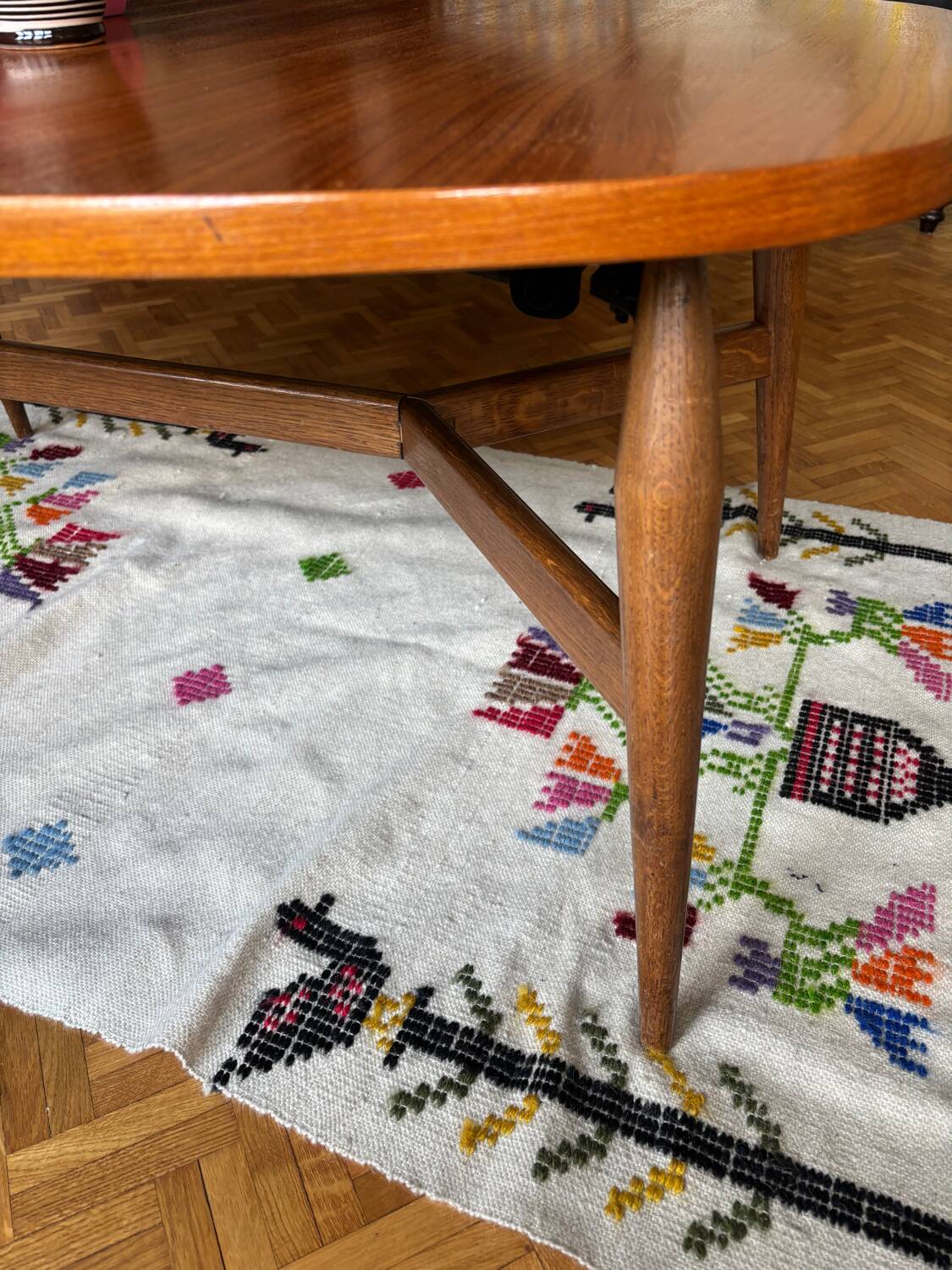 Smorrebrod lift-up coffee table