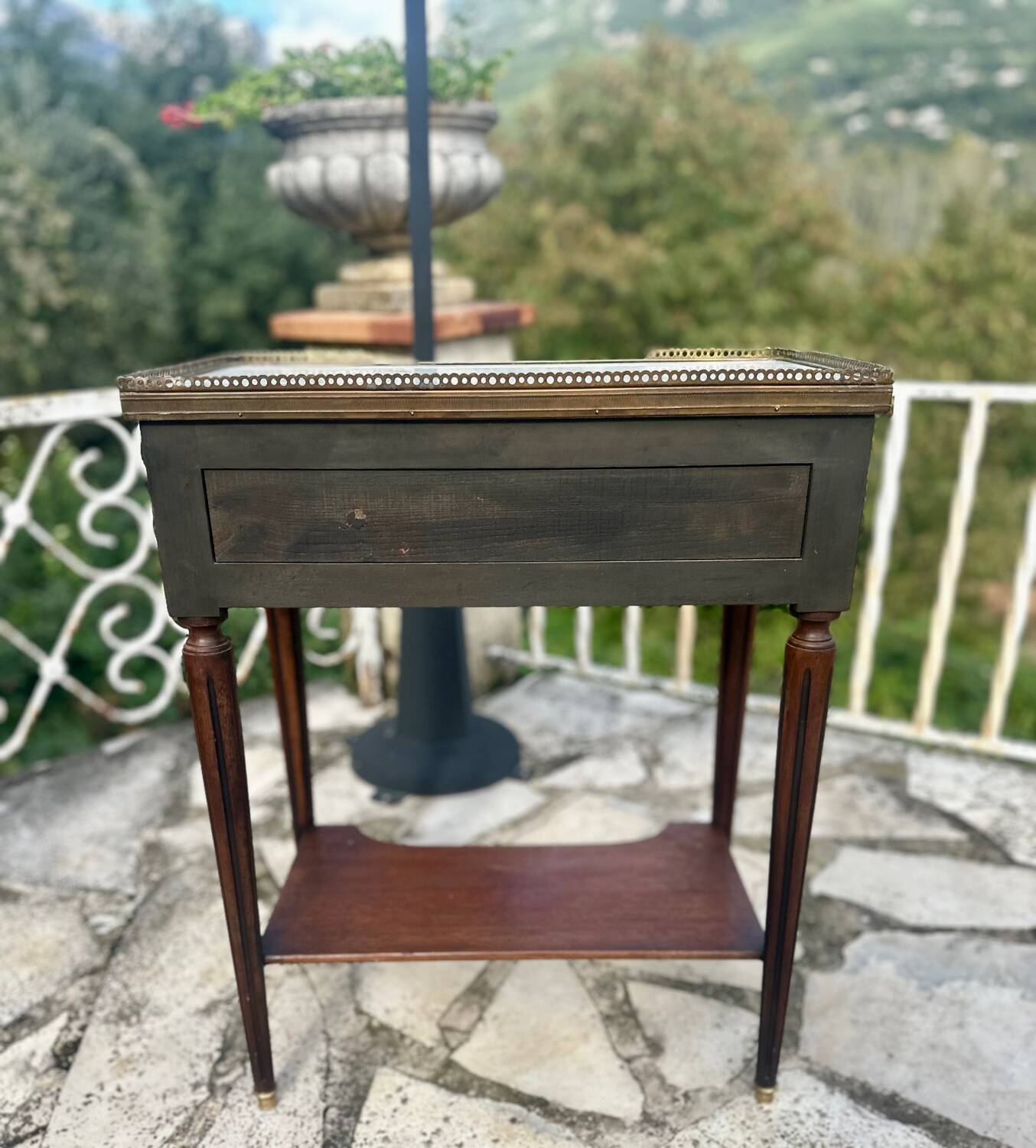 Small console in mahogany and gilded bronze, Louis XVI style. 19th century period.
