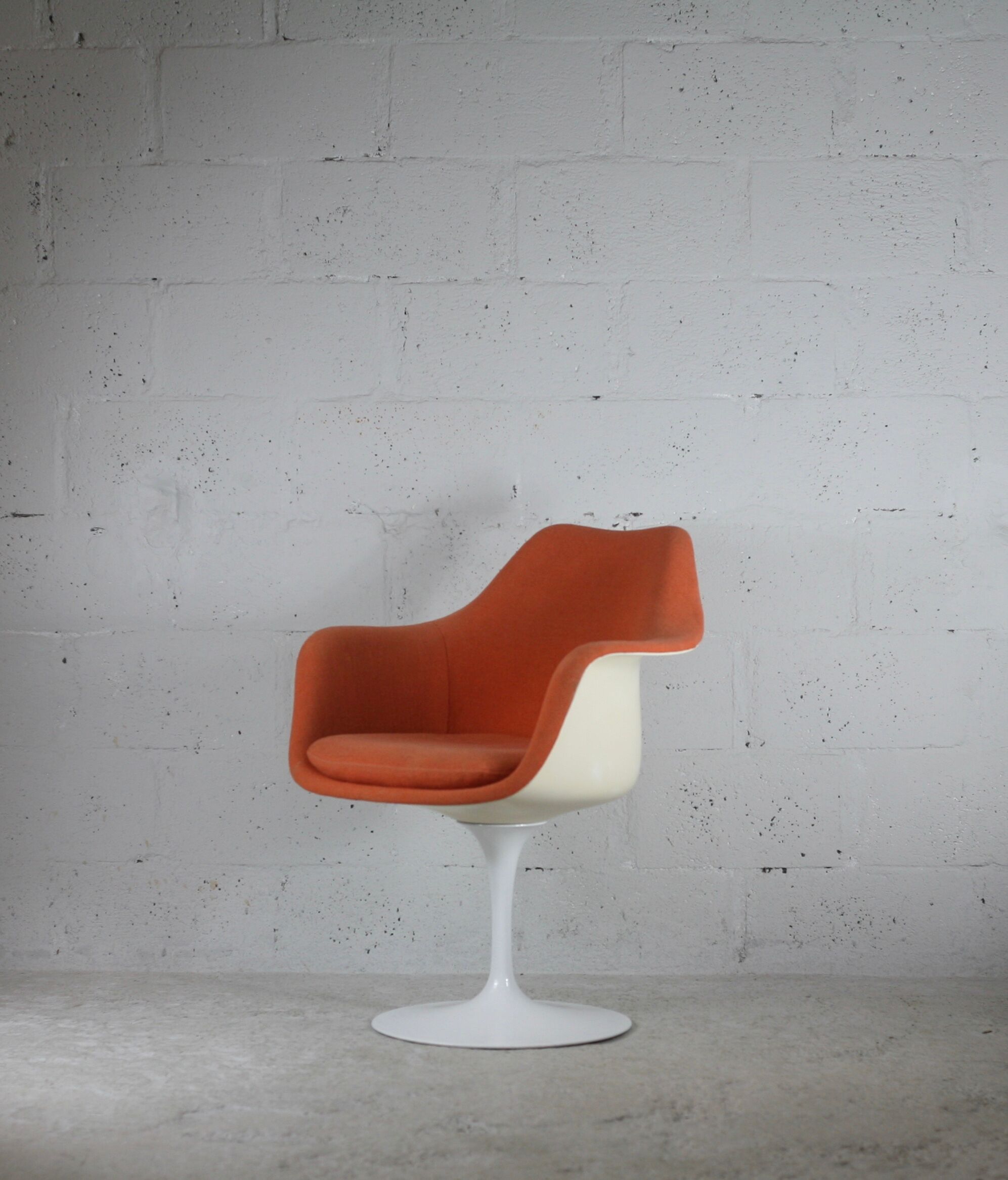 Tulip swivel armchair, Signed Knoll, Eero Saarinen, USA, circa 1960.