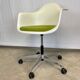 Fauteuil plastic armchair de Charles et Ray Eames édition Vitra